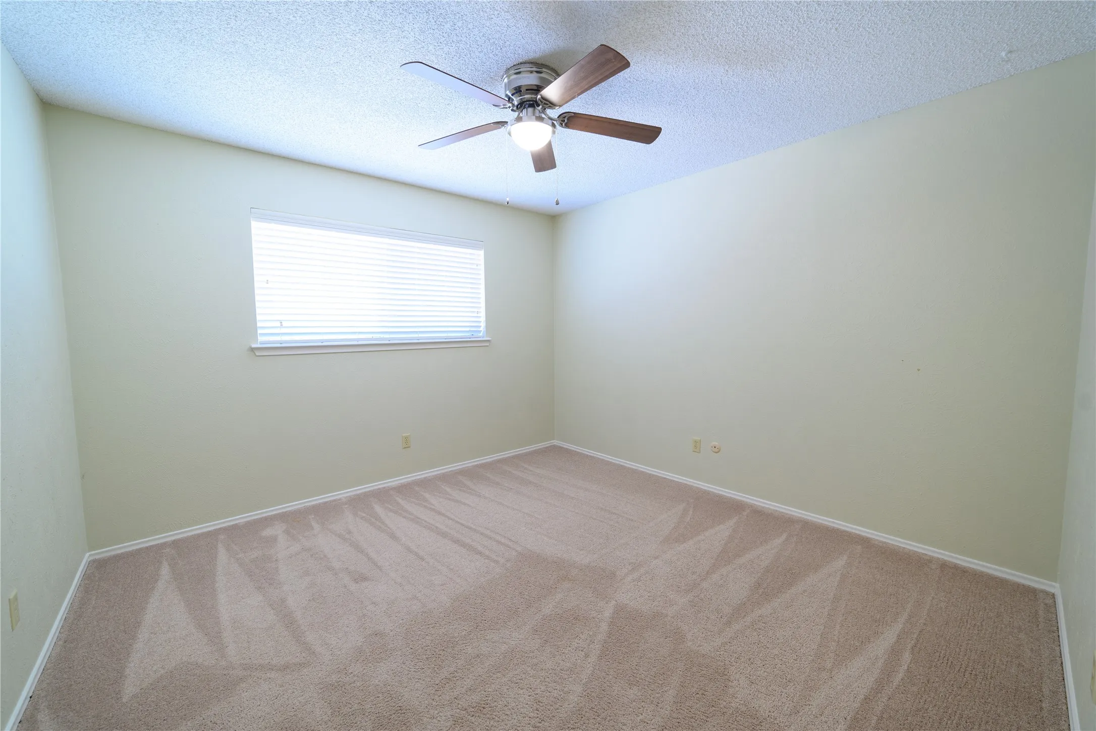 Single Family Residence For Rent in Dallas County , 111 Sunview Street, Sunnyvale, Texas 75182, 3 Bedrooms, 2 Bathrooms, 2 Garage spaces, 1,792 Sqft, built in 1975, Price $2,595, mls#21314120, Real Estate Agent in Sunnyvale, Homes For Rent in Dallas county, Homes For Rent in Sunnyvale, Realtor in Sunnyvale Texas, Real Estate Brokerage Independent Realty Texas, Luminita Cordes Realtor