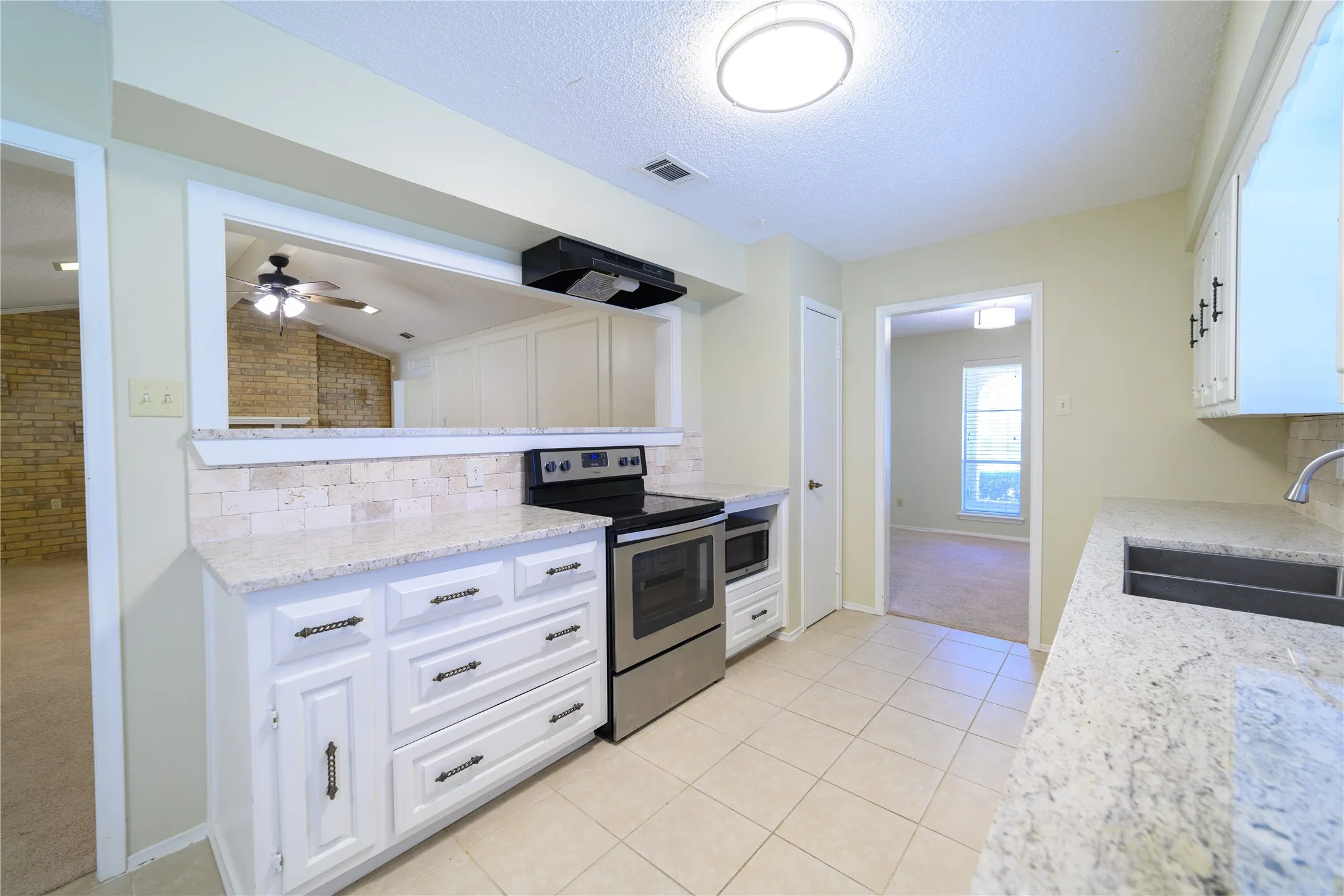 Single Family Residence For Rent in Dallas County , 111 Sunview Street, Sunnyvale, Texas 75182, 3 Bedrooms, 2 Bathrooms, 2 Garage spaces, 1,792 Sqft, built in 1975, Price $2,595, mls#21314120, Real Estate Agent in Sunnyvale, Homes For Rent in Dallas county, Homes For Rent in Sunnyvale, Realtor in Sunnyvale Texas, Real Estate Brokerage Independent Realty Texas, Luminita Cordes Realtor