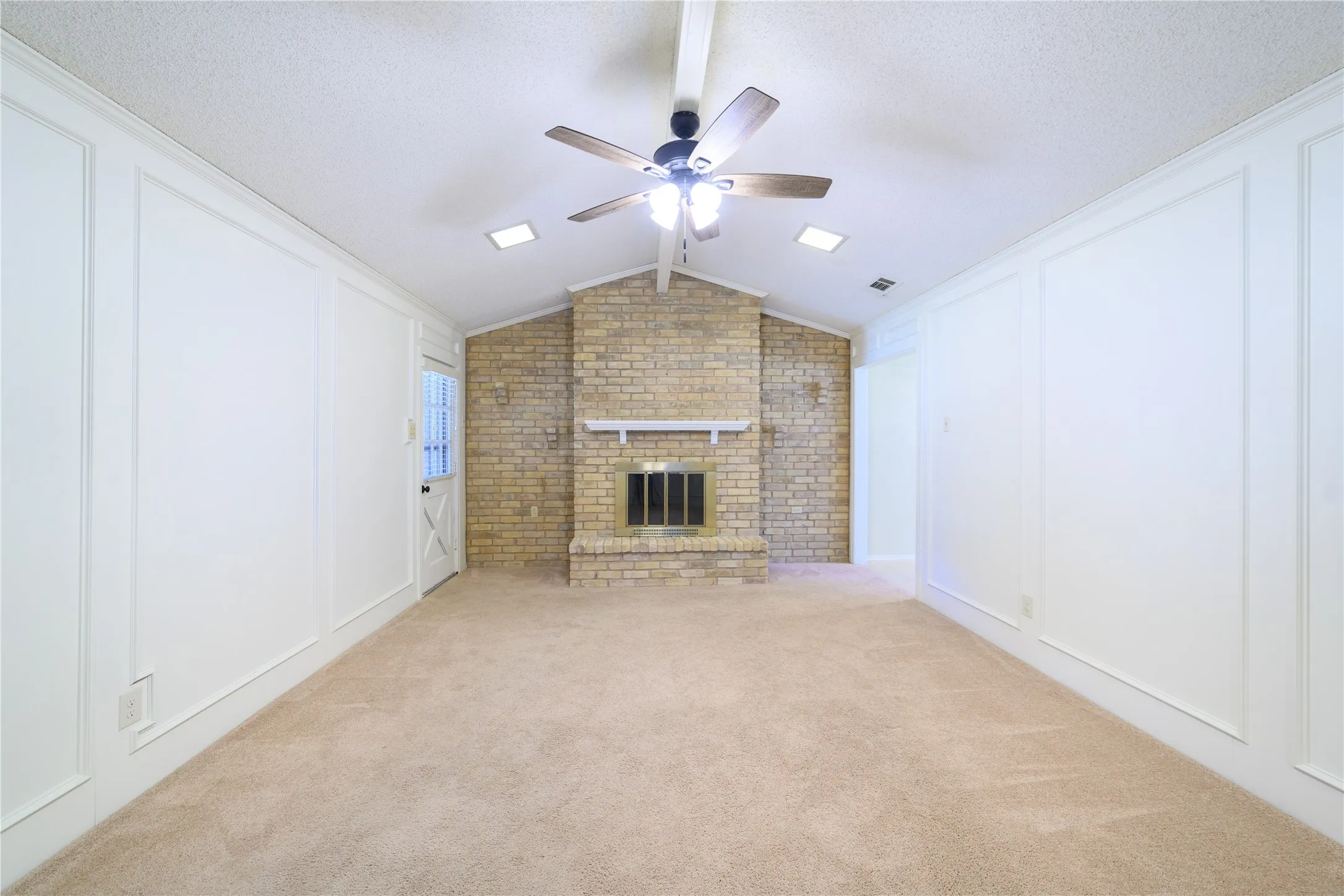 Single Family Residence For Rent in Dallas County , 111 Sunview Street, Sunnyvale, Texas 75182, 3 Bedrooms, 2 Bathrooms, 2 Garage spaces, 1,792 Sqft, built in 1975, Price $2,595, mls#21314120, Real Estate Agent in Sunnyvale, Homes For Rent in Dallas county, Homes For Rent in Sunnyvale, Realtor in Sunnyvale Texas, Real Estate Brokerage Independent Realty Texas, Luminita Cordes Realtor