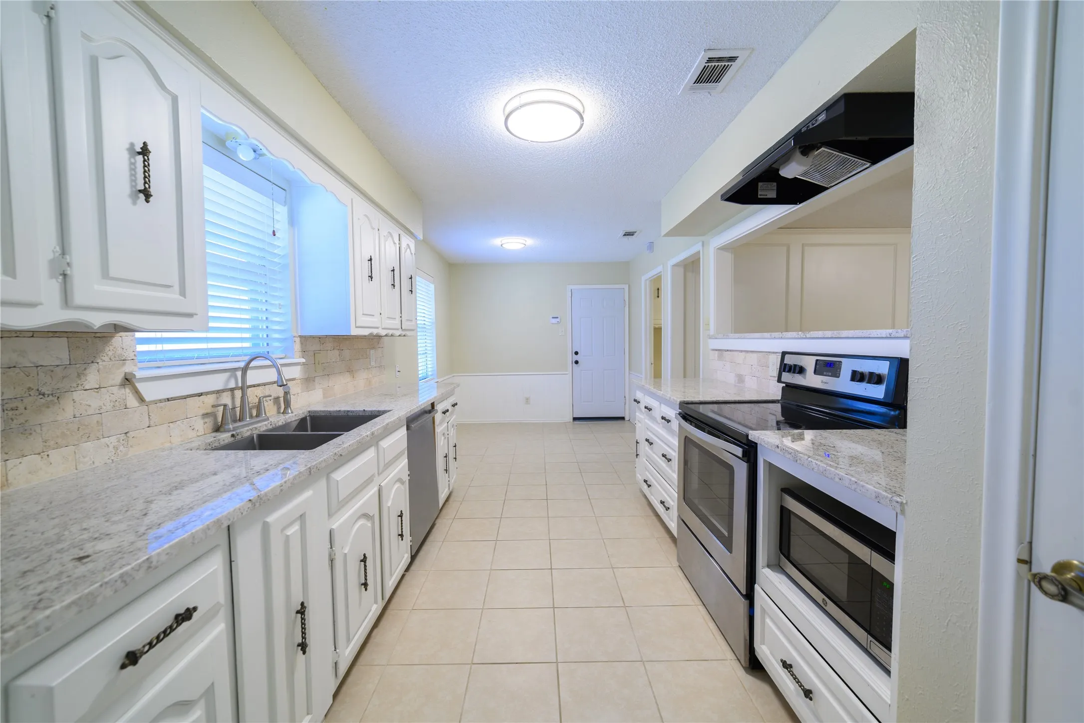 Single Family Residence For Rent in Dallas County , 111 Sunview Street, Sunnyvale, Texas 75182, 3 Bedrooms, 2 Bathrooms, 2 Garage spaces, 1,792 Sqft, built in 1975, Price $2,595, mls#21314120, Real Estate Agent in Sunnyvale, Homes For Rent in Dallas county, Homes For Rent in Sunnyvale, Realtor in Sunnyvale Texas, Real Estate Brokerage Independent Realty Texas, Luminita Cordes Realtor