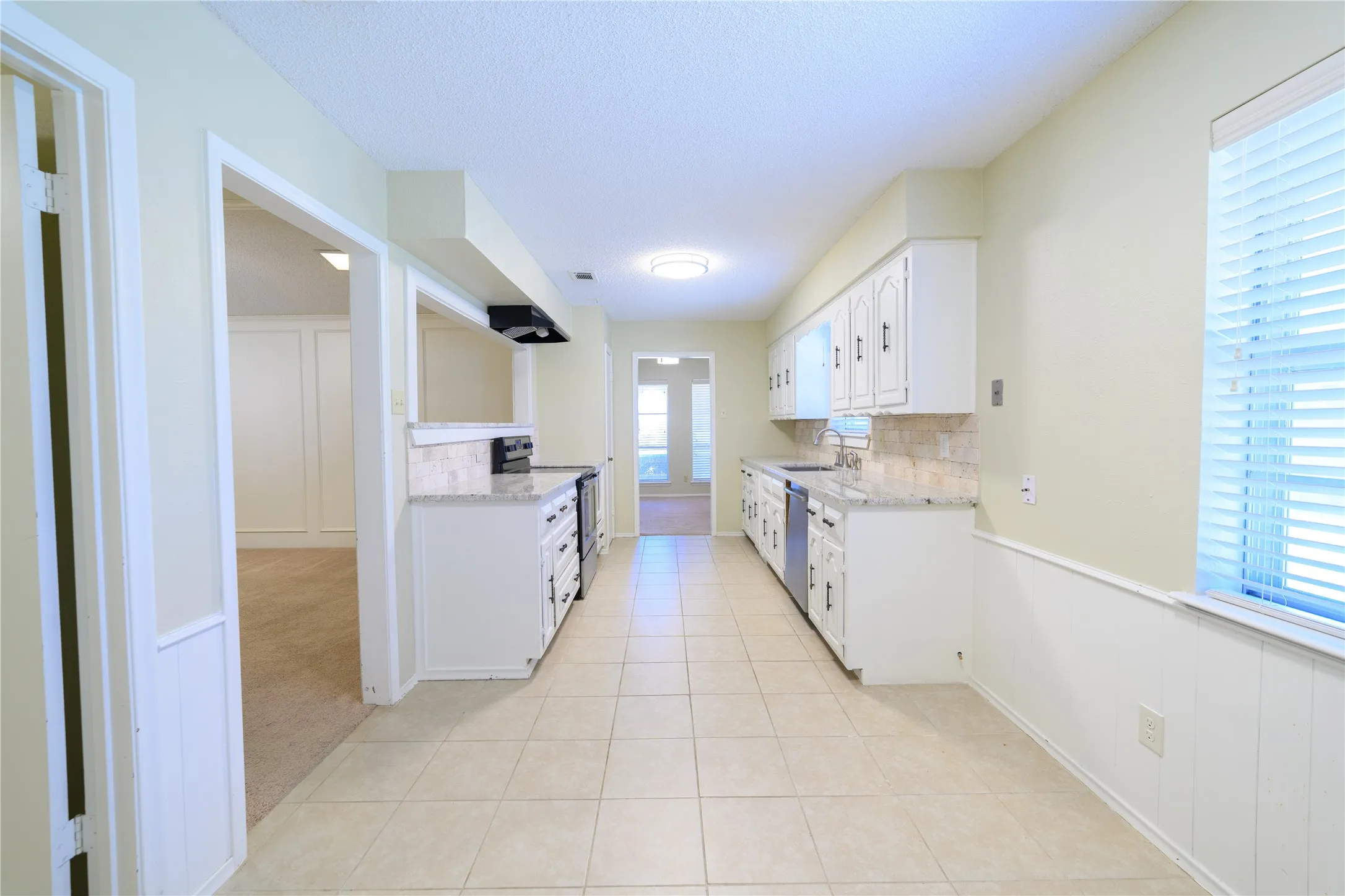 Single Family Residence For Rent in Dallas County , 111 Sunview Street, Sunnyvale, Texas 75182, 3 Bedrooms, 2 Bathrooms, 2 Garage spaces, 1,792 Sqft, built in 1975, Price $2,595, mls#21314120, Real Estate Agent in Sunnyvale, Homes For Rent in Dallas county, Homes For Rent in Sunnyvale, Realtor in Sunnyvale Texas, Real Estate Brokerage Independent Realty Texas, Luminita Cordes Realtor