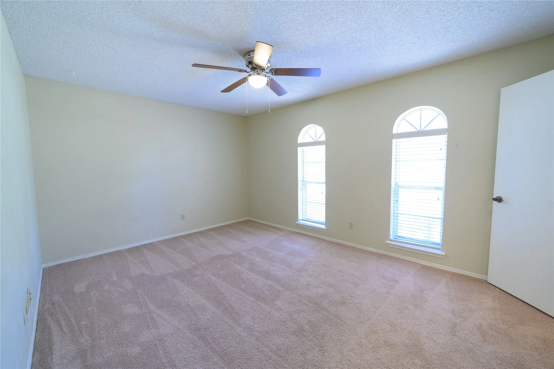 Single Family Residence For Rent in Dallas County , 111 Sunview Street, Sunnyvale, Texas 75182, 3 Bedrooms, 2 Bathrooms, 2 Garage spaces, 1,792 Sqft, built in 1975, Price $2,595, mls#21314120, Real Estate Agent in Sunnyvale, Homes For Rent in Dallas county, Homes For Rent in Sunnyvale, Realtor in Sunnyvale Texas, Real Estate Brokerage Independent Realty Texas, Luminita Cordes Realtor