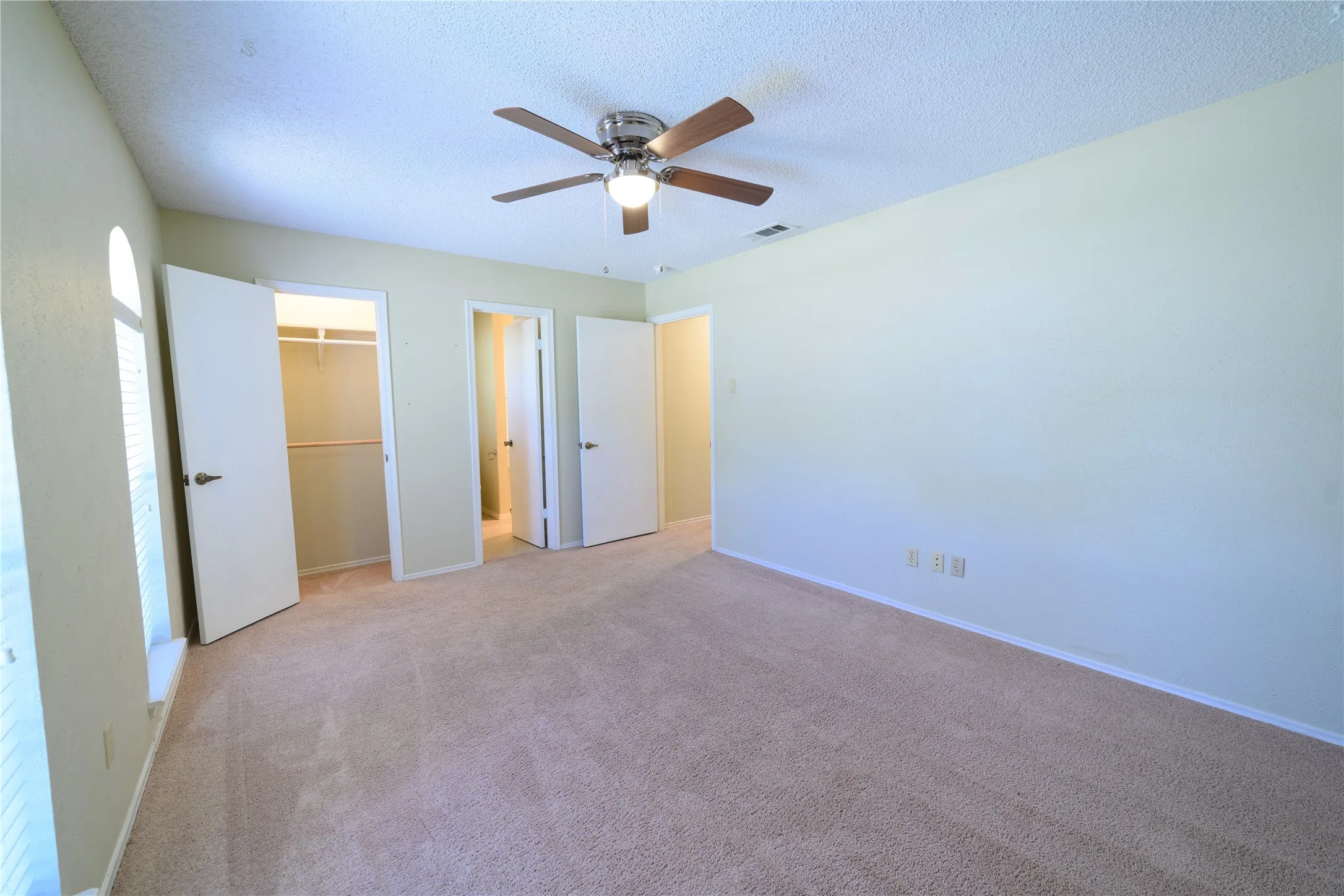 Single Family Residence For Rent in Dallas County , 111 Sunview Street, Sunnyvale, Texas 75182, 3 Bedrooms, 2 Bathrooms, 2 Garage spaces, 1,792 Sqft, built in 1975, Price $2,595, mls#21314120, Real Estate Agent in Sunnyvale, Homes For Rent in Dallas county, Homes For Rent in Sunnyvale, Realtor in Sunnyvale Texas, Real Estate Brokerage Independent Realty Texas, Luminita Cordes Realtor