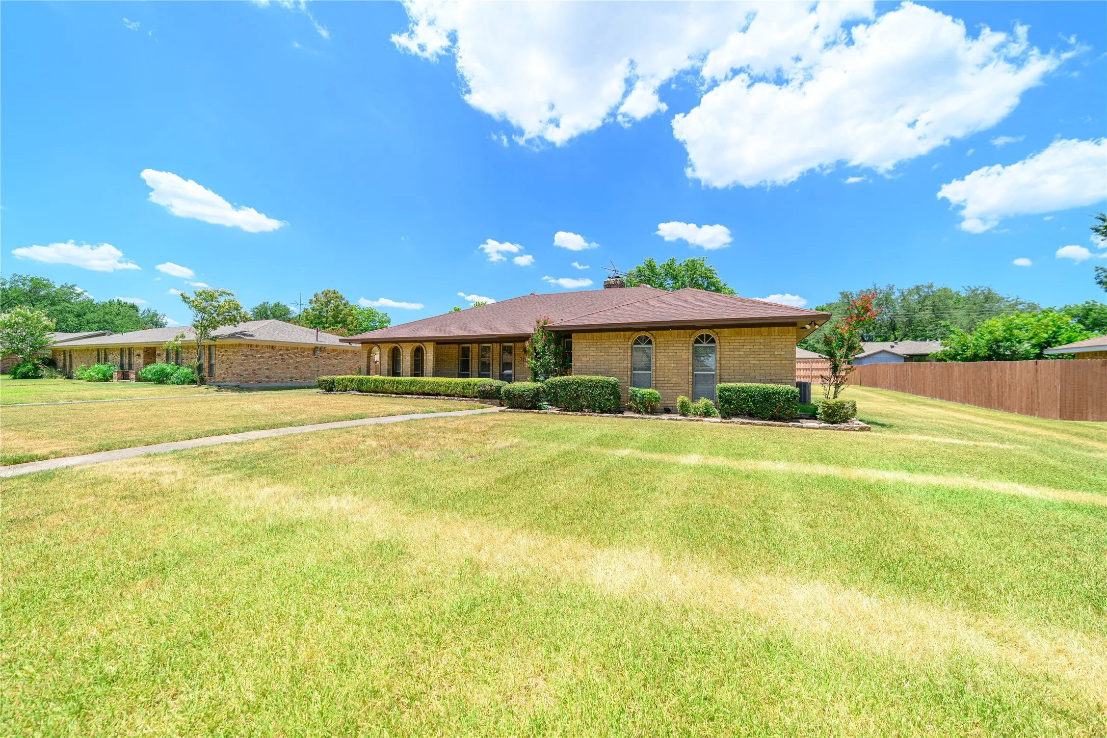 Single Family Residence For Rent in Dallas County , 111 Sunview Street, Sunnyvale, Texas 75182, 3 Bedrooms, 2 Bathrooms, 2 Garage spaces, 1,792 Sqft, built in 1975, Price $2,595, mls#21314120, Real Estate Agent in Sunnyvale, Homes For Rent in Dallas county, Homes For Rent in Sunnyvale, Realtor in Sunnyvale Texas, Real Estate Brokerage Independent Realty Texas, Luminita Cordes Realtor
