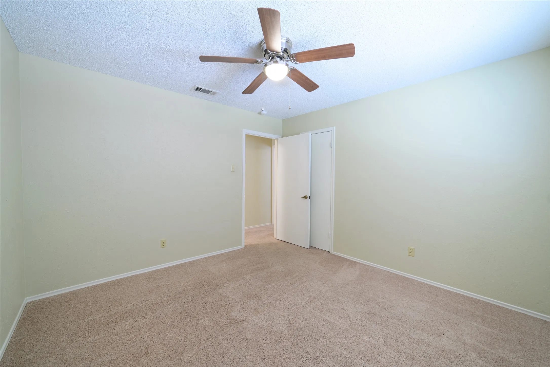 Single Family Residence For Rent in Dallas County , 111 Sunview Street, Sunnyvale, Texas 75182, 3 Bedrooms, 2 Bathrooms, 2 Garage spaces, 1,792 Sqft, built in 1975, Price $2,595, mls#21314120, Real Estate Agent in Sunnyvale, Homes For Rent in Dallas county, Homes For Rent in Sunnyvale, Realtor in Sunnyvale Texas, Real Estate Brokerage Independent Realty Texas, Luminita Cordes Realtor