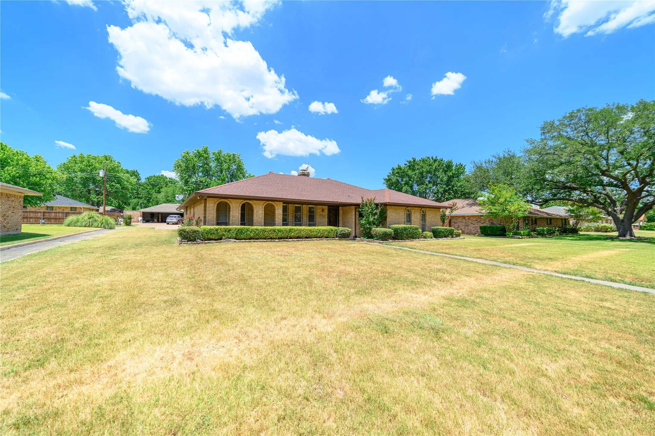 Single Family Residence For Rent in Dallas County , 111 Sunview Street, Sunnyvale, Texas 75182, 3 Bedrooms, 2 Bathrooms, 2 Garage spaces, 1,792 Sqft, built in 1975, Price $2,595, mls#21314120, Real Estate Agent in Sunnyvale, Homes For Rent in Dallas county, Homes For Rent in Sunnyvale, Realtor in Sunnyvale Texas, Real Estate Brokerage Independent Realty Texas, Luminita Cordes Realtor
