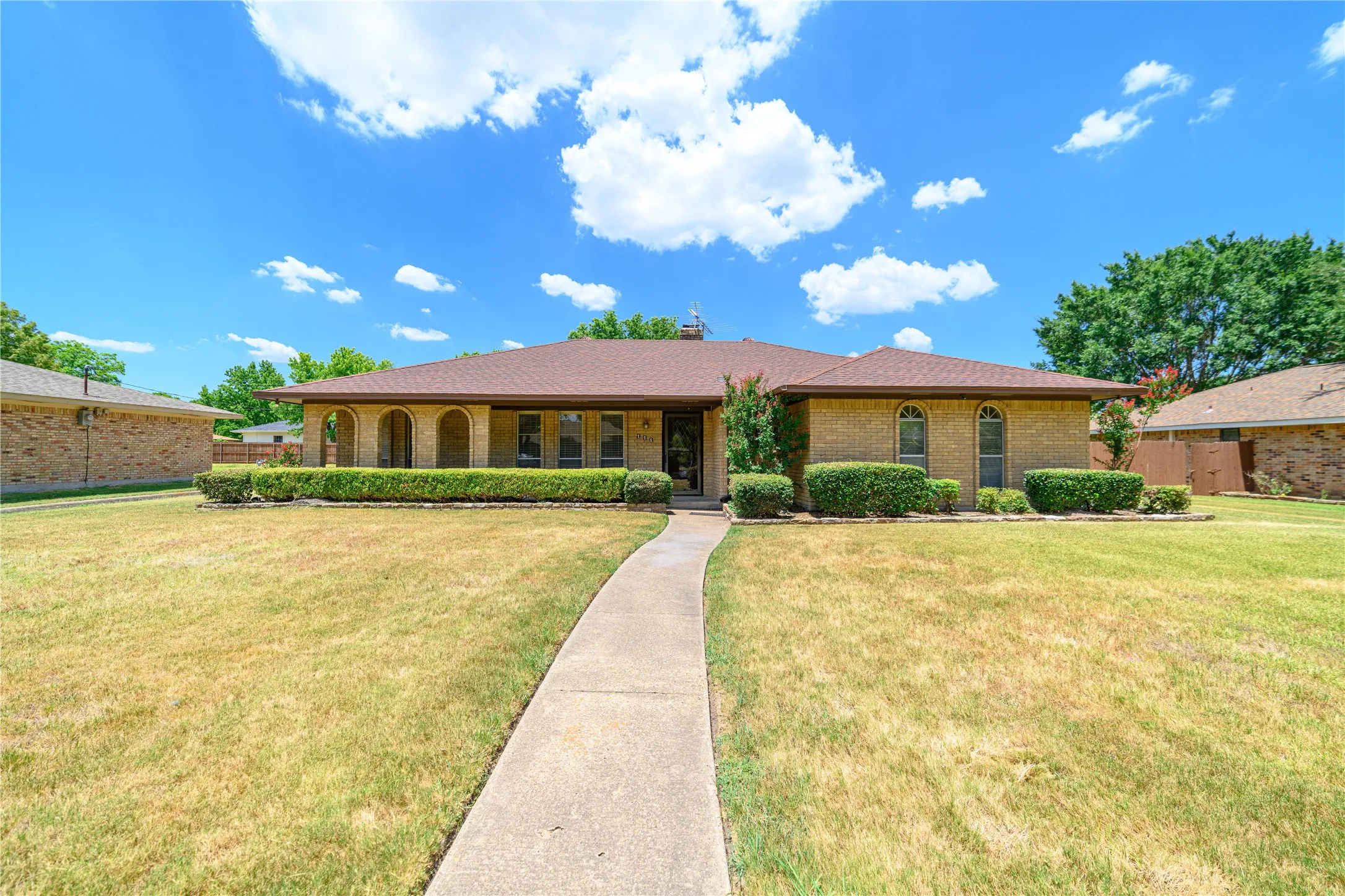 Single Family Residence For Rent in Dallas County , 111 Sunview Street, Sunnyvale, Texas 75182, 3 Bedrooms, 2 Bathrooms, 2 Garage spaces, 1,792 Sqft, built in 1975, Price $2,595, mls#21314120, Real Estate Agent in Sunnyvale, Homes For Rent in Dallas county, Homes For Rent in Sunnyvale, Realtor in Sunnyvale Texas, Real Estate Brokerage Independent Realty Texas, Luminita Cordes Realtor