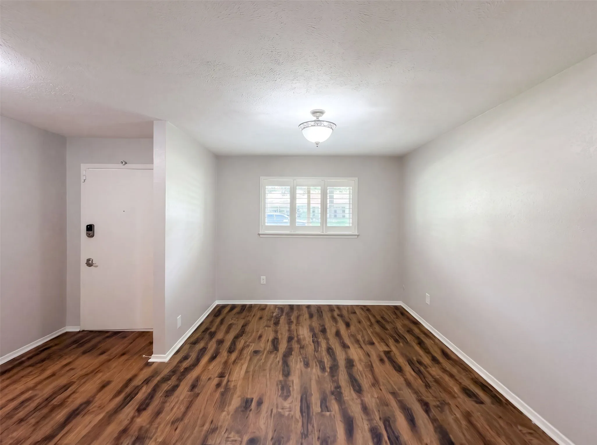 Single Family Residence For Sale in Dallas County , 1618 Woodcrest Lane, Carrollton, Texas 75006, 3 Bedroom, 2 Bathroom, 2 Garage spaces, 1,976 Sqft, built in 1970, mls#21314235, Real Estate Agent in Carrollton, Homes For Sale in Dallas county, Homes For Sale in Carrollton, Realtor in Carrollton Texas, Real Estate Brokerage Independent Realty Texas, Luminita Cordes Realtor