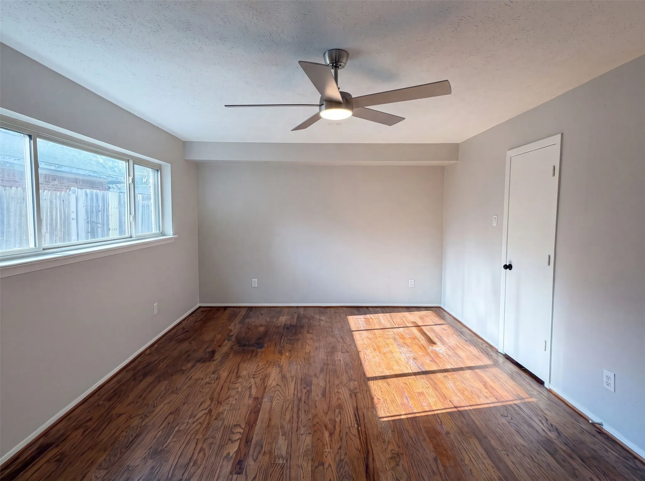 Single Family Residence For Sale in Dallas County , 1618 Woodcrest Lane, Carrollton, Texas 75006, 3 Bedroom, 2 Bathroom, 2 Garage spaces, 1,976 Sqft, built in 1970, mls#21314235, Real Estate Agent in Carrollton, Homes For Sale in Dallas county, Homes For Sale in Carrollton, Realtor in Carrollton Texas, Real Estate Brokerage Independent Realty Texas, Luminita Cordes Realtor
