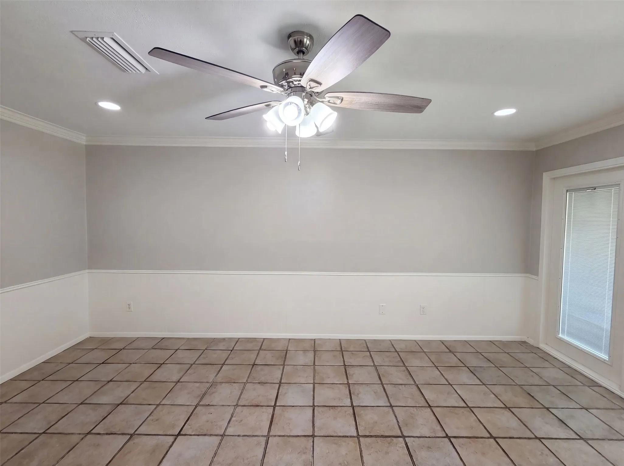 Single Family Residence For Sale in Dallas County , 1618 Woodcrest Lane, Carrollton, Texas 75006, 3 Bedroom, 2 Bathroom, 2 Garage spaces, 1,976 Sqft, built in 1970, mls#21314235, Real Estate Agent in Carrollton, Homes For Sale in Dallas county, Homes For Sale in Carrollton, Realtor in Carrollton Texas, Real Estate Brokerage Independent Realty Texas, Luminita Cordes Realtor