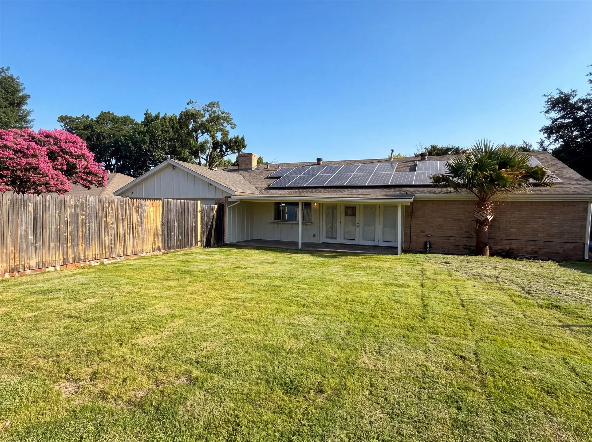 Single Family Residence For Sale in Dallas County , 1618 Woodcrest Lane, Carrollton, Texas 75006, 3 Bedroom, 2 Bathroom, 2 Garage spaces, 1,976 Sqft, built in 1970, mls#21314235, Real Estate Agent in Carrollton, Homes For Sale in Dallas county, Homes For Sale in Carrollton, Realtor in Carrollton Texas, Real Estate Brokerage Independent Realty Texas, Luminita Cordes Realtor