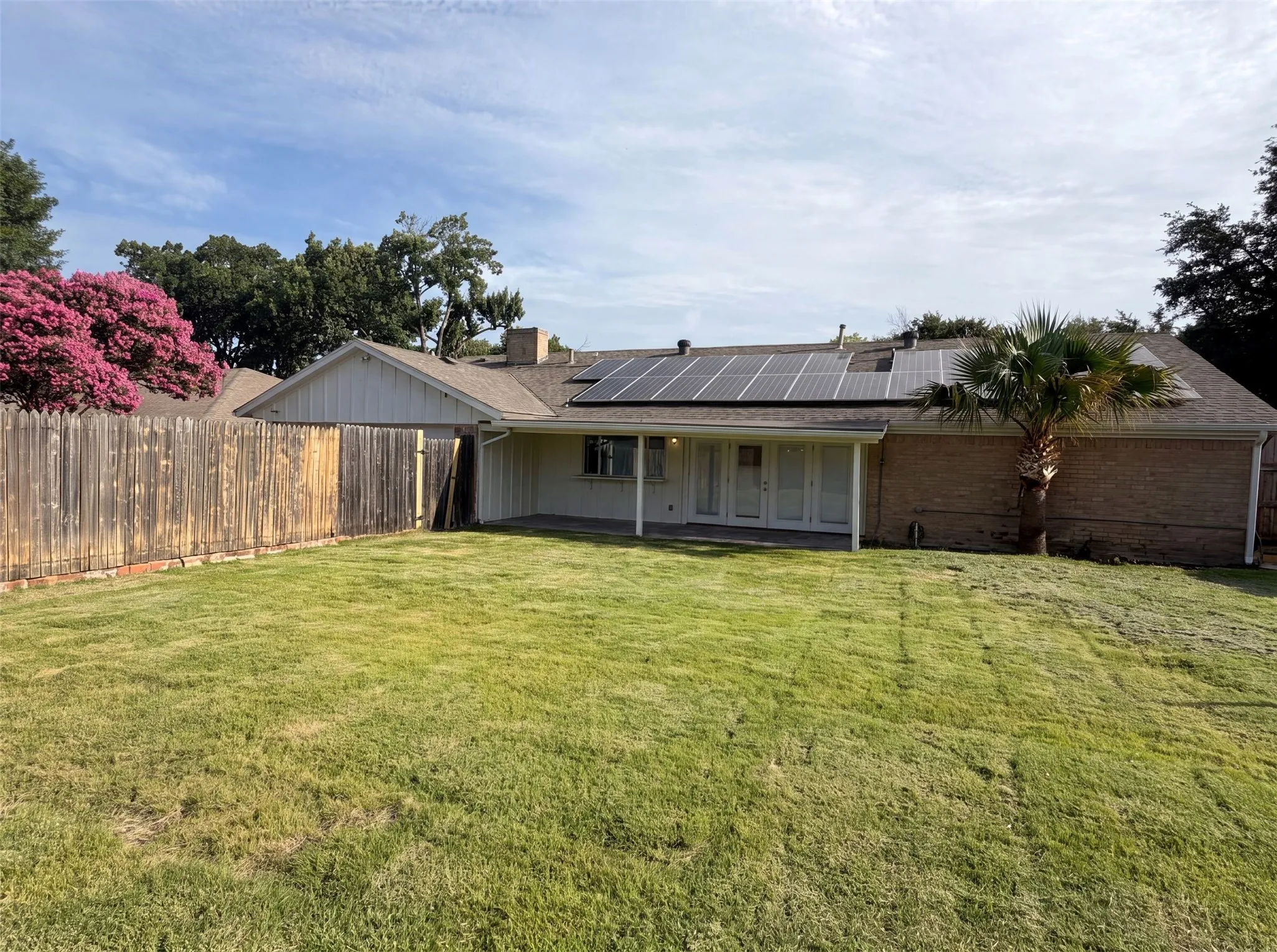 Single Family Residence For Sale in Dallas County , 1618 Woodcrest Lane, Carrollton, Texas 75006, 3 Bedroom, 2 Bathroom, 2 Garage spaces, 1,976 Sqft, built in 1970, mls#21314235, Real Estate Agent in Carrollton, Homes For Sale in Dallas county, Homes For Sale in Carrollton, Realtor in Carrollton Texas, Real Estate Brokerage Independent Realty Texas, Luminita Cordes Realtor