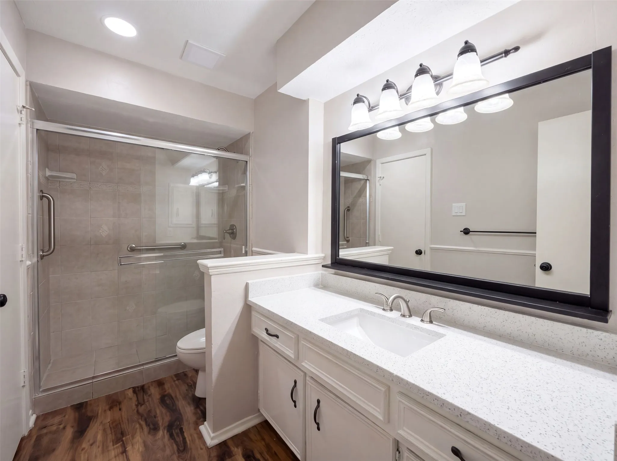 Single Family Residence For Sale in Dallas County , 1618 Woodcrest Lane, Carrollton, Texas 75006, 3 Bedroom, 2 Bathroom, 2 Garage spaces, 1,976 Sqft, built in 1970, mls#21314235, Real Estate Agent in Carrollton, Homes For Sale in Dallas county, Homes For Sale in Carrollton, Realtor in Carrollton Texas, Real Estate Brokerage Independent Realty Texas, Luminita Cordes Realtor