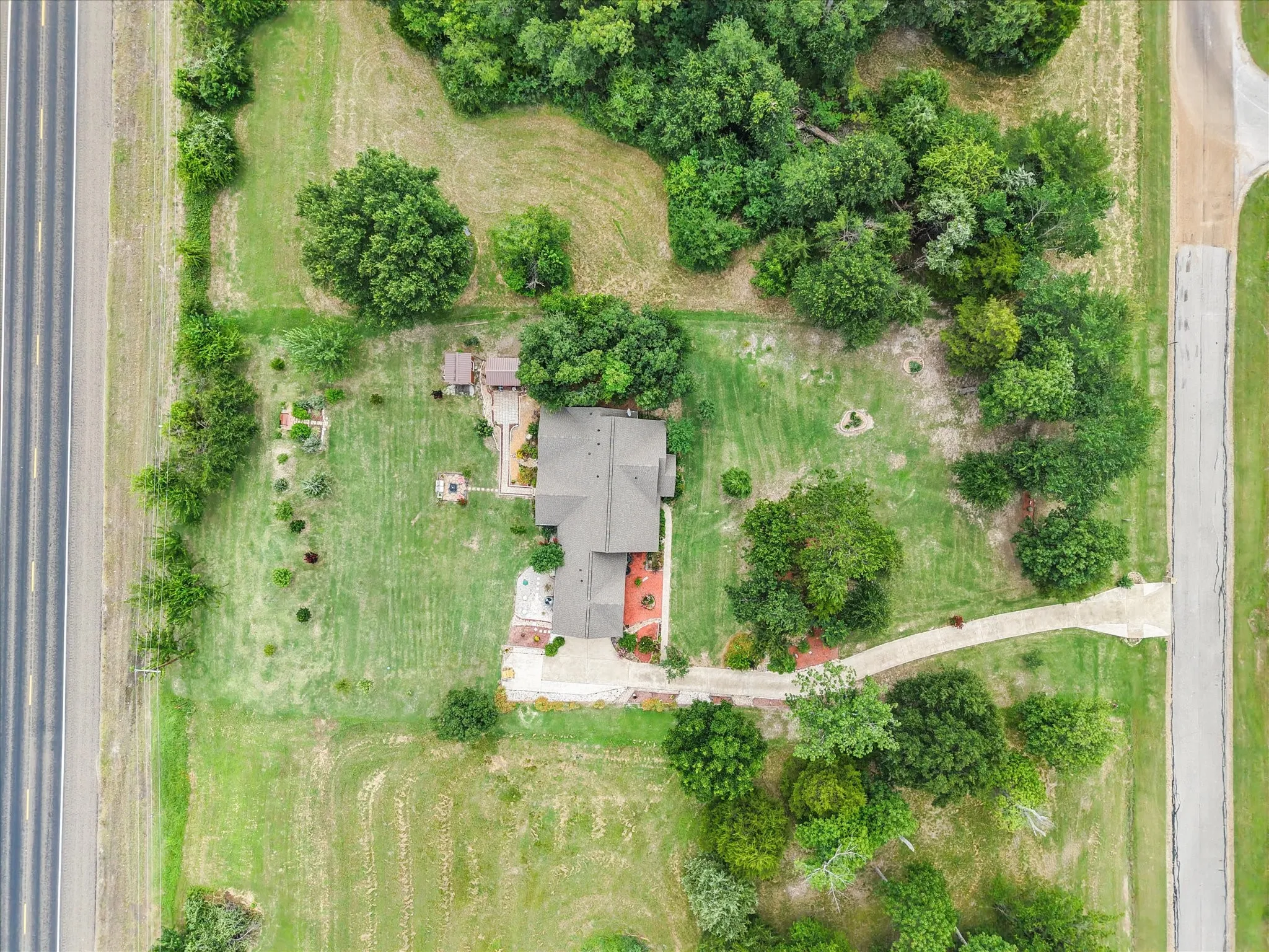 Single Family Residence For Sale in Navarro County , 123 Clubhouse Drive, Corsicana, Texas 75109, 3 Bedroom, 2 Bathroom, 2 Garage spaces, 1,948 Sqft, built in 2019, mls#21314243, Real Estate Agent in Corsicana, Homes For Sale in Navarro county, Homes For Sale in Corsicana, Realtor in Corsicana Texas, Real Estate Brokerage Independent Realty Texas, Luminita Cordes Realtor