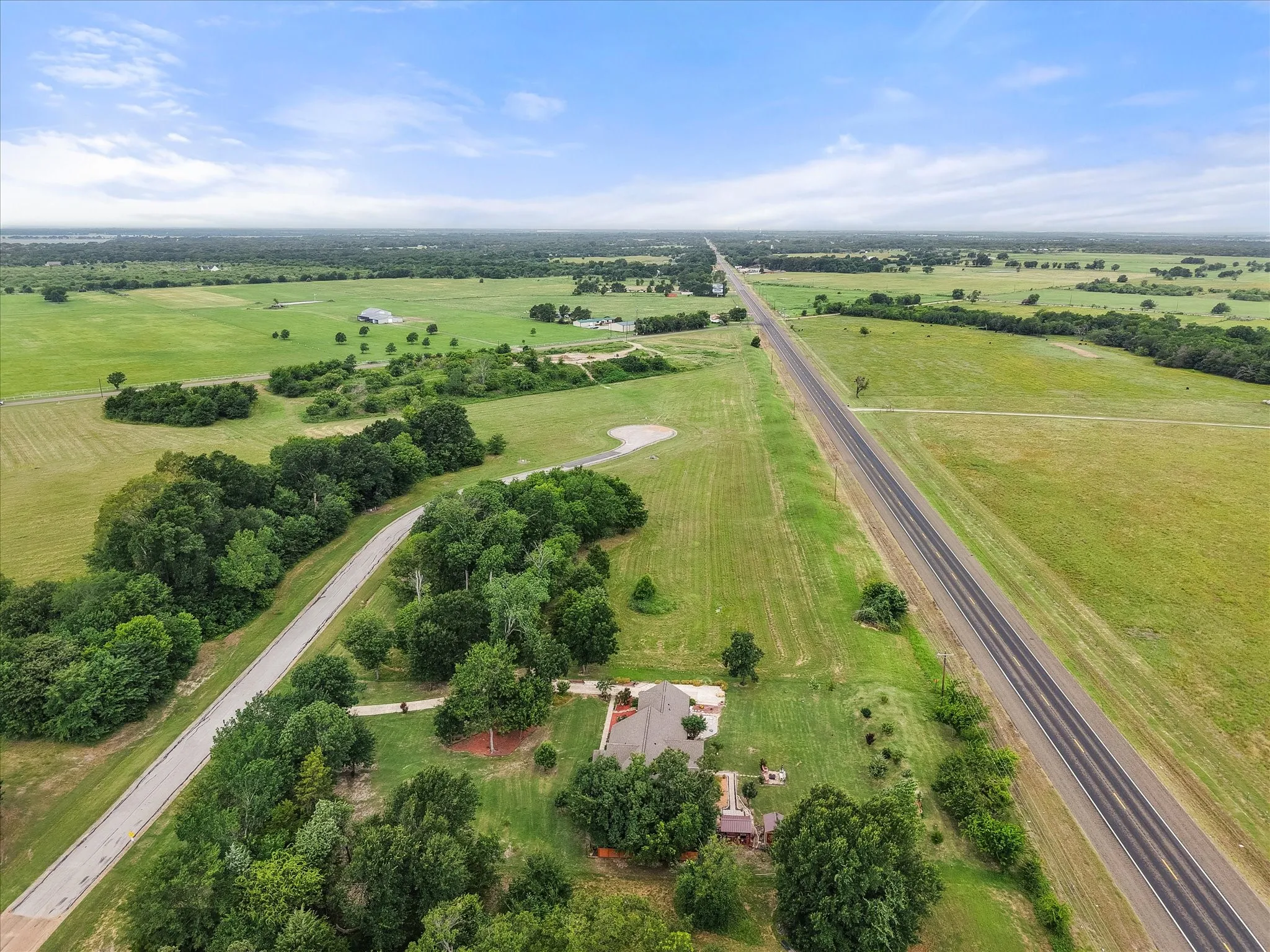 Single Family Residence For Sale in Navarro County , 123 Clubhouse Drive, Corsicana, Texas 75109, 3 Bedroom, 2 Bathroom, 2 Garage spaces, 1,948 Sqft, built in 2019, mls#21314243, Real Estate Agent in Corsicana, Homes For Sale in Navarro county, Homes For Sale in Corsicana, Realtor in Corsicana Texas, Real Estate Brokerage Independent Realty Texas, Luminita Cordes Realtor