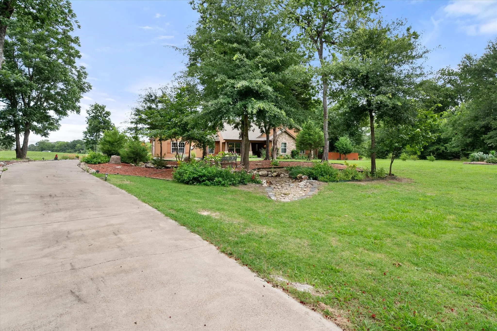 Single Family Residence For Sale in Navarro County , 123 Clubhouse Drive, Corsicana, Texas 75109, 3 Bedroom, 2 Bathroom, 2 Garage spaces, 1,948 Sqft, built in 2019, mls#21314243, Real Estate Agent in Corsicana, Homes For Sale in Navarro county, Homes For Sale in Corsicana, Realtor in Corsicana Texas, Real Estate Brokerage Independent Realty Texas, Luminita Cordes Realtor