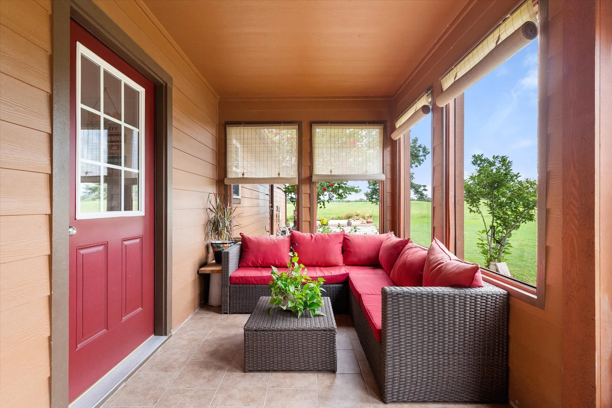 Single Family Residence For Sale in Navarro County , 123 Clubhouse Drive, Corsicana, Texas 75109, 3 Bedroom, 2 Bathroom, 2 Garage spaces, 1,948 Sqft, built in 2019, mls#21314243, Real Estate Agent in Corsicana, Homes For Sale in Navarro county, Homes For Sale in Corsicana, Realtor in Corsicana Texas, Real Estate Brokerage Independent Realty Texas, Luminita Cordes Realtor