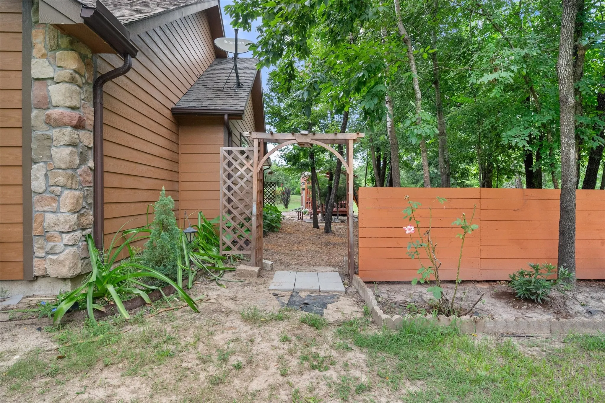 Single Family Residence For Sale in Navarro County , 123 Clubhouse Drive, Corsicana, Texas 75109, 3 Bedroom, 2 Bathroom, 2 Garage spaces, 1,948 Sqft, built in 2019, mls#21314243, Real Estate Agent in Corsicana, Homes For Sale in Navarro county, Homes For Sale in Corsicana, Realtor in Corsicana Texas, Real Estate Brokerage Independent Realty Texas, Luminita Cordes Realtor