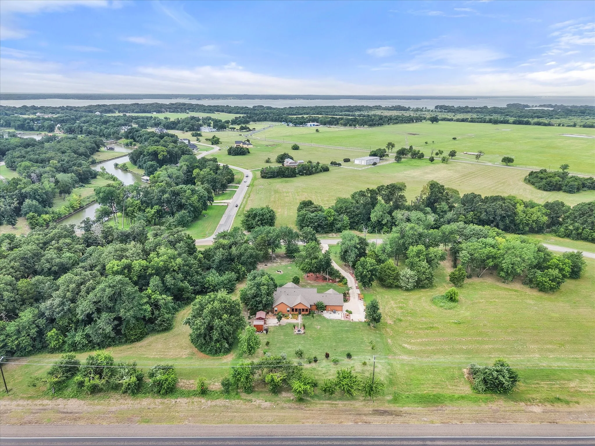 Single Family Residence For Sale in Navarro County , 123 Clubhouse Drive, Corsicana, Texas 75109, 3 Bedroom, 2 Bathroom, 2 Garage spaces, 1,948 Sqft, built in 2019, mls#21314243, Real Estate Agent in Corsicana, Homes For Sale in Navarro county, Homes For Sale in Corsicana, Realtor in Corsicana Texas, Real Estate Brokerage Independent Realty Texas, Luminita Cordes Realtor