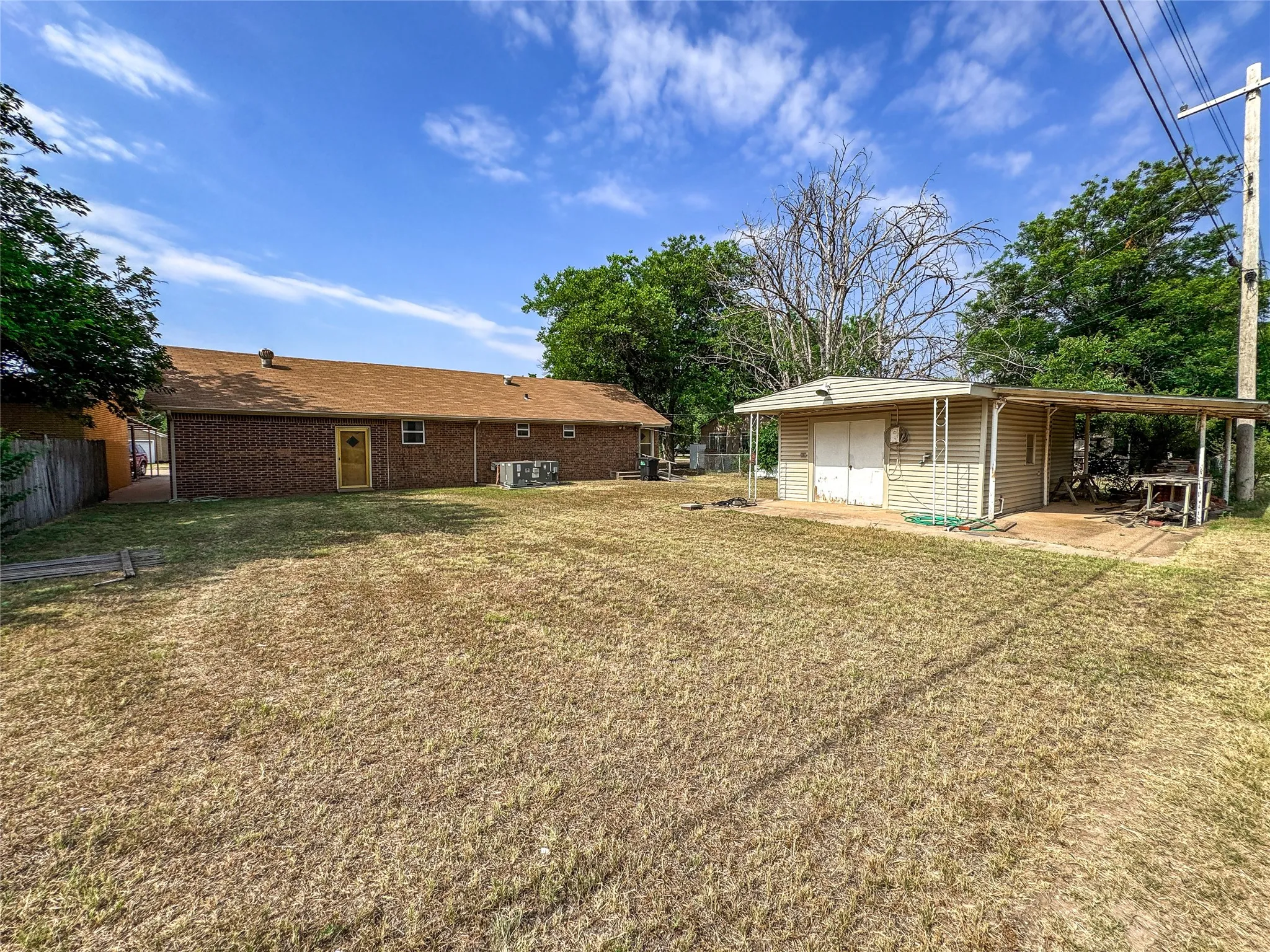 Single Family Residence For Sale in Haskell County , 918 N 6th Street, Haskell, Texas 79521, 2 Bedroom, 1 Bathroom, 2 Garage spaces, 1,070 Sqft, built in 1986, mls#21309620, Real Estate Agent in Haskell, Homes For Sale in Haskell county, Homes For Sale in Haskell, Realtor in Haskell Texas, Real Estate Brokerage Independent Realty Texas, Luminita Cordes Realtor