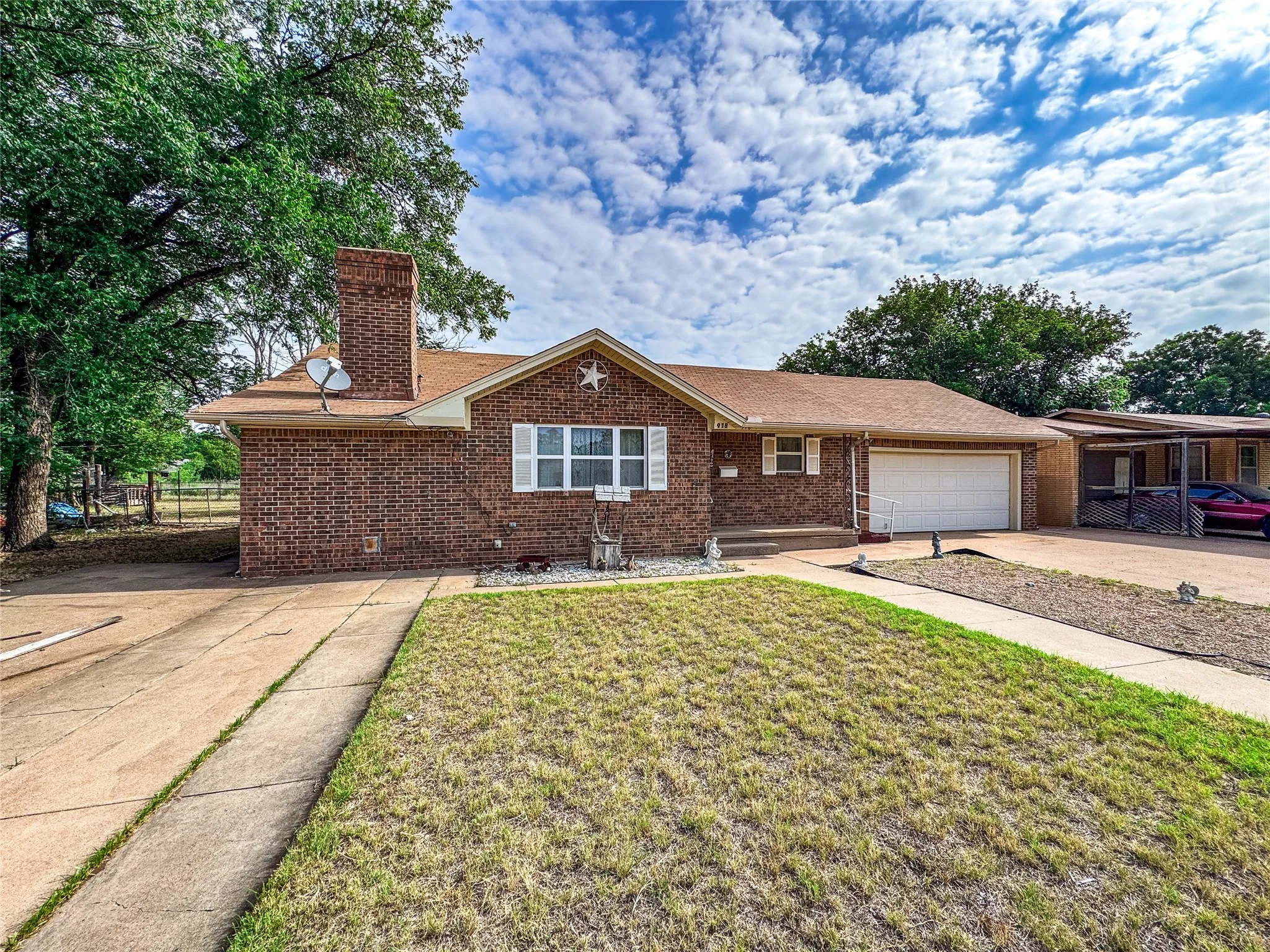 Single Family Residence For Sale in Haskell County , 918 N 6th Street, Haskell, Texas 79521, 2 Bedroom, 1 Bathroom, 2 Garage spaces, 1,070 Sqft, built in 1986, mls#21309620, Real Estate Agent in Haskell, Homes For Sale in Haskell county, Homes For Sale in Haskell, Realtor in Haskell Texas, Real Estate Brokerage Independent Realty Texas, Luminita Cordes Realtor