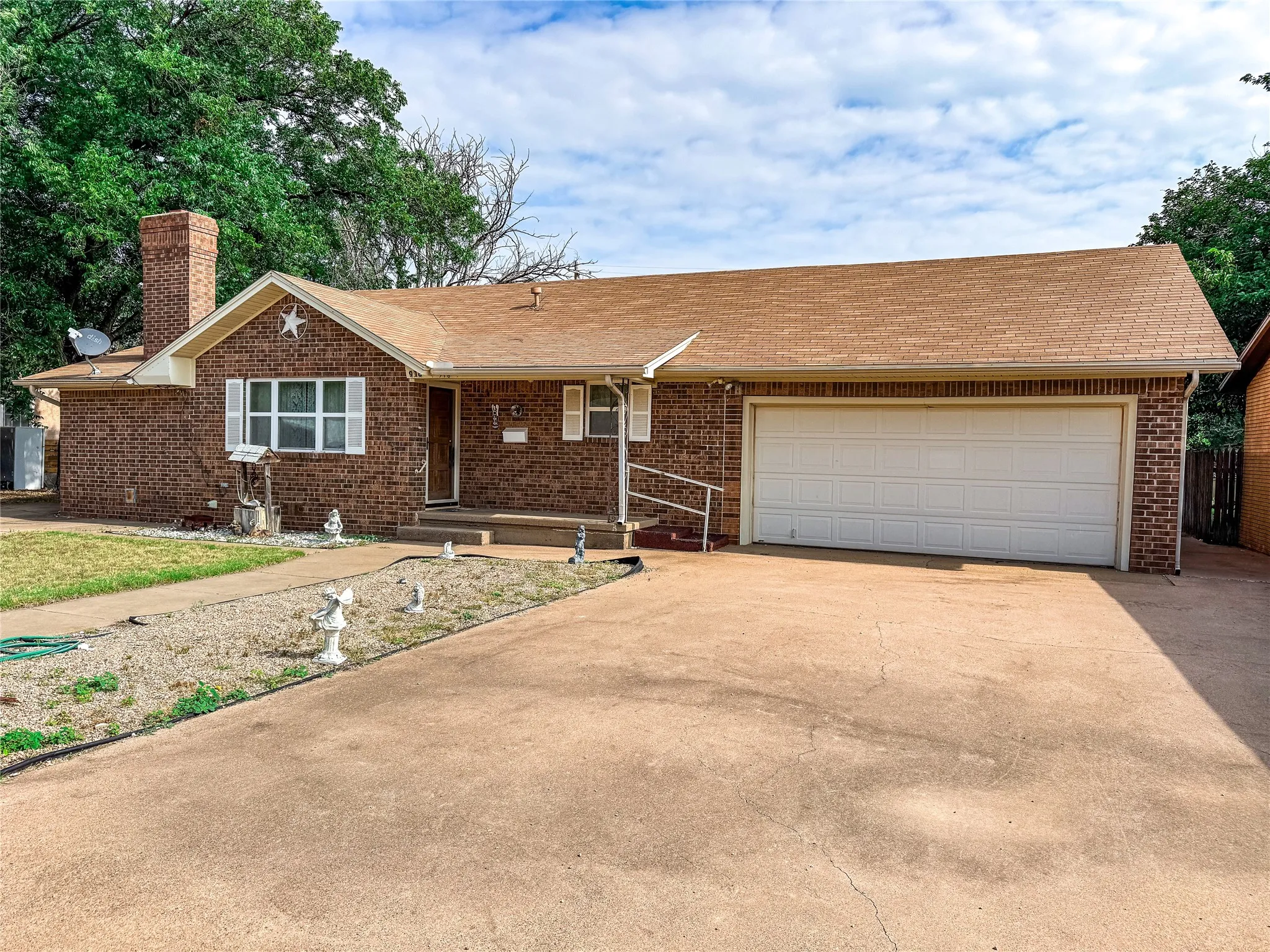 Single Family Residence For Sale in Haskell County , 918 N 6th Street, Haskell, Texas 79521, 2 Bedroom, 1 Bathroom, 2 Garage spaces, 1,070 Sqft, built in 1986, mls#21309620, Real Estate Agent in Haskell, Homes For Sale in Haskell county, Homes For Sale in Haskell, Realtor in Haskell Texas, Real Estate Brokerage Independent Realty Texas, Luminita Cordes Realtor