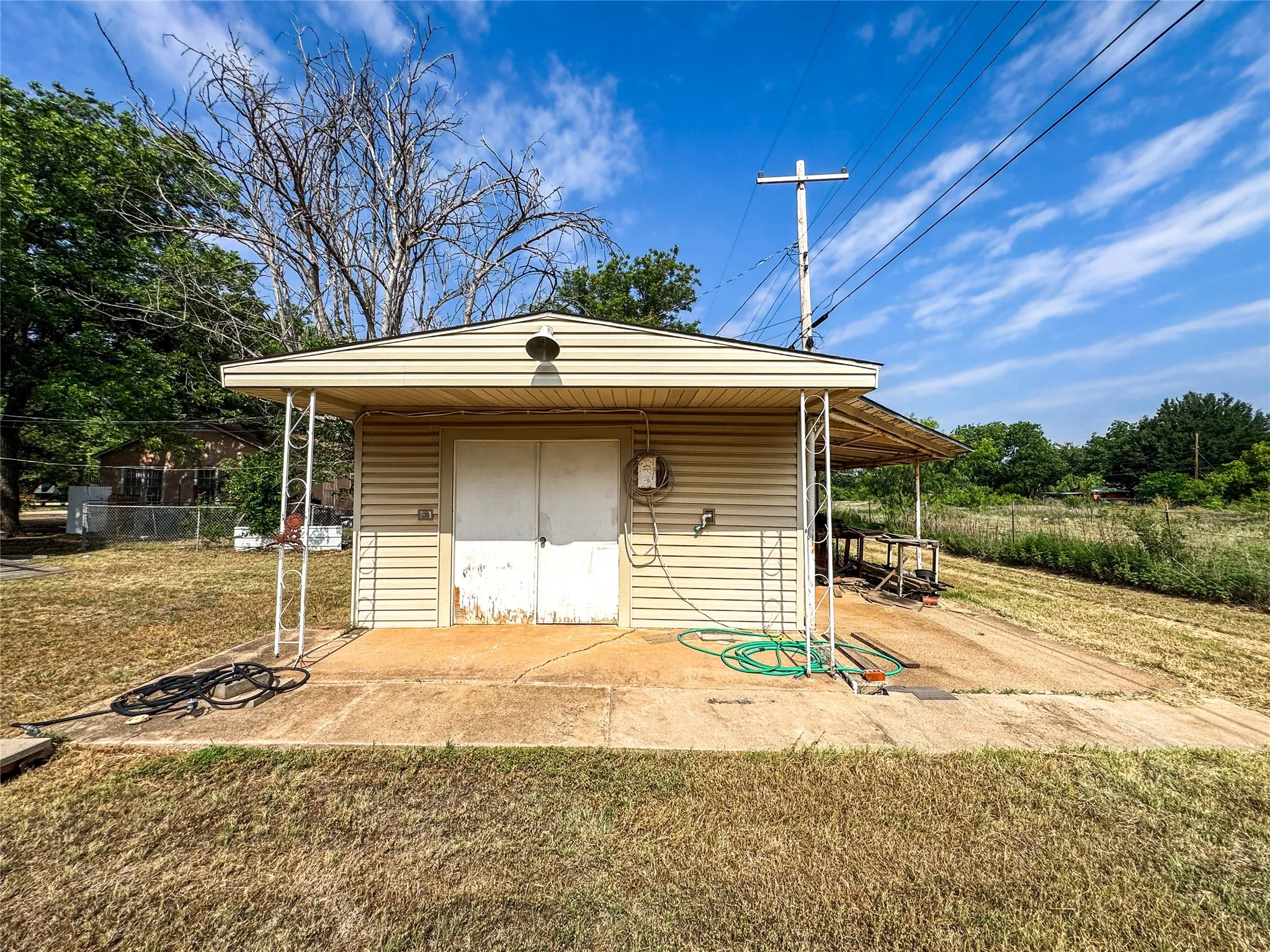 Single Family Residence For Sale in Haskell County , 918 N 6th Street, Haskell, Texas 79521, 2 Bedroom, 1 Bathroom, 2 Garage spaces, 1,070 Sqft, built in 1986, mls#21309620, Real Estate Agent in Haskell, Homes For Sale in Haskell county, Homes For Sale in Haskell, Realtor in Haskell Texas, Real Estate Brokerage Independent Realty Texas, Luminita Cordes Realtor