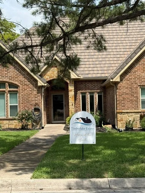 Single Family Residence For Sale in Tarrant County , 325 Driftwood Court, Azle, Texas 76020, 4 Bedroom, 4 Bathroom, 3 Garage spaces, 3,606 Sqft, built in 2002, mls#21307735, Real Estate Agent in Azle, Homes For Sale in Tarrant county, Homes For Sale in Azle, Realtor in Azle Texas, Real Estate Brokerage Independent Realty Texas, Luminita Cordes Realtor
