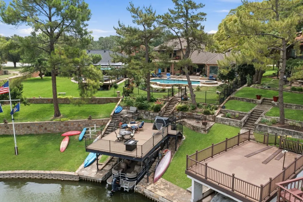 Single Family Residence For Sale in Tarrant County , 325 Driftwood Court, Azle, Texas 76020, 4 Bedroom, 4 Bathroom, 3 Garage spaces, 3,606 Sqft, built in 2002, mls#21307735, Real Estate Agent in Azle, Homes For Sale in Tarrant county, Homes For Sale in Azle, Realtor in Azle Texas, Real Estate Brokerage Independent Realty Texas, Luminita Cordes Realtor