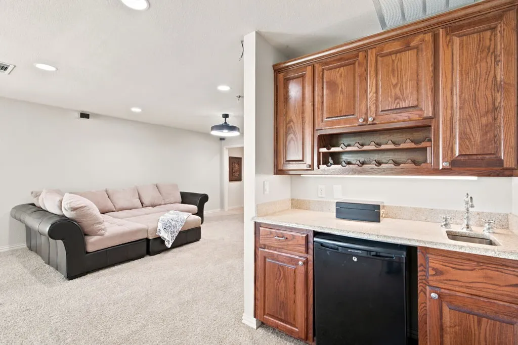 Single Family Residence For Sale in Tarrant County , 325 Driftwood Court, Azle, Texas 76020, 4 Bedroom, 4 Bathroom, 3 Garage spaces, 3,606 Sqft, built in 2002, mls#21307735, Real Estate Agent in Azle, Homes For Sale in Tarrant county, Homes For Sale in Azle, Realtor in Azle Texas, Real Estate Brokerage Independent Realty Texas, Luminita Cordes Realtor