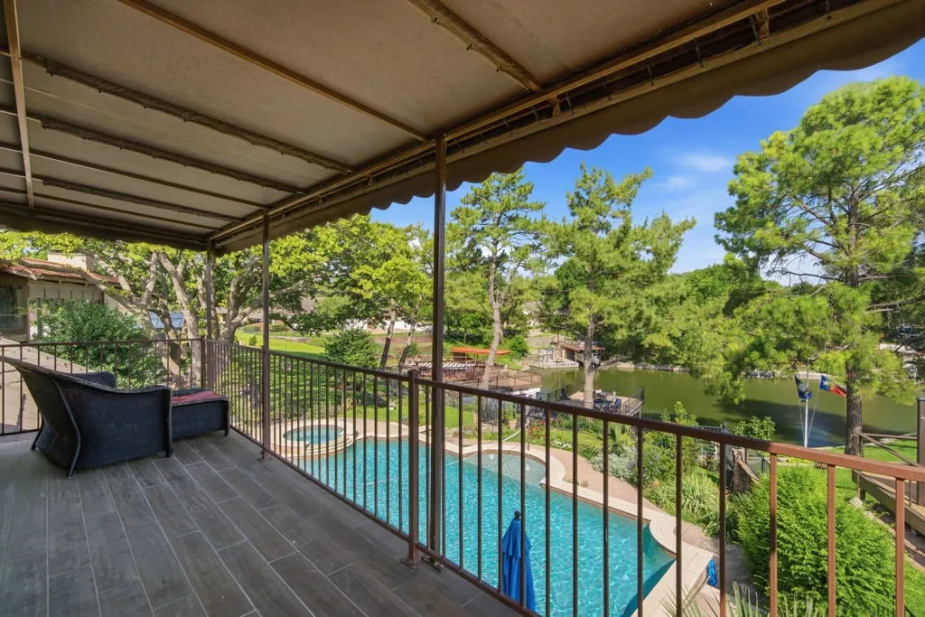 Single Family Residence For Sale in Tarrant County , 325 Driftwood Court, Azle, Texas 76020, 4 Bedroom, 4 Bathroom, 3 Garage spaces, 3,606 Sqft, built in 2002, mls#21307735, Real Estate Agent in Azle, Homes For Sale in Tarrant county, Homes For Sale in Azle, Realtor in Azle Texas, Real Estate Brokerage Independent Realty Texas, Luminita Cordes Realtor