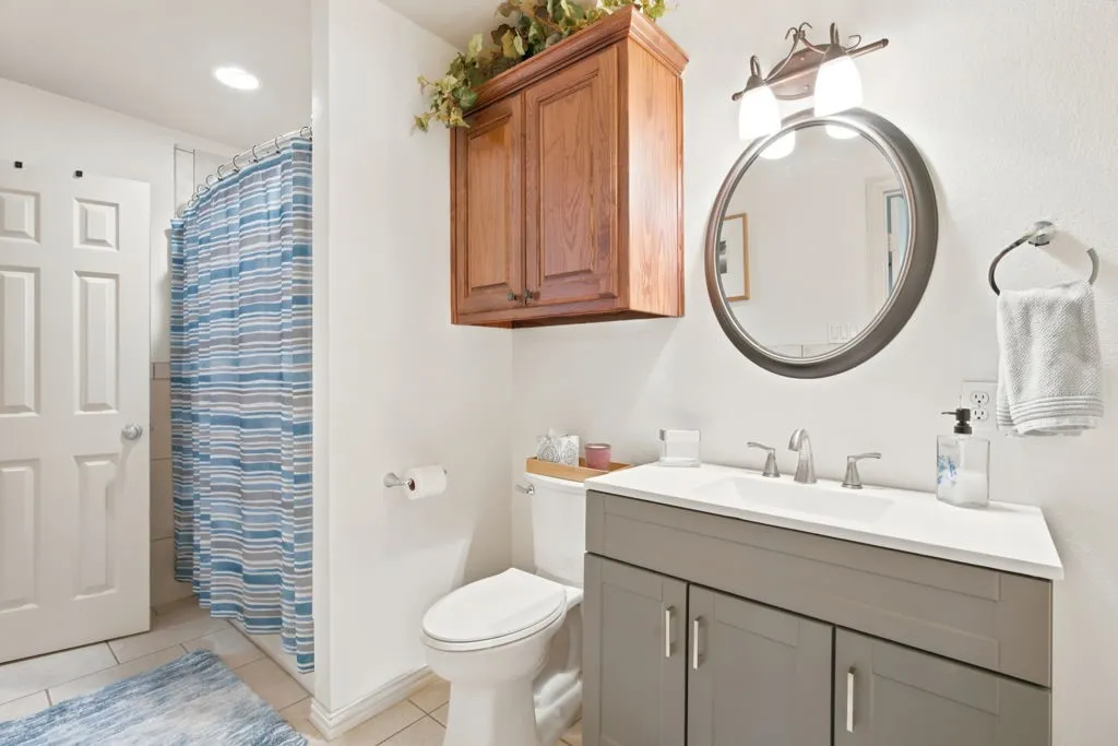 Single Family Residence For Sale in Tarrant County , 325 Driftwood Court, Azle, Texas 76020, 4 Bedroom, 4 Bathroom, 3 Garage spaces, 3,606 Sqft, built in 2002, mls#21307735, Real Estate Agent in Azle, Homes For Sale in Tarrant county, Homes For Sale in Azle, Realtor in Azle Texas, Real Estate Brokerage Independent Realty Texas, Luminita Cordes Realtor