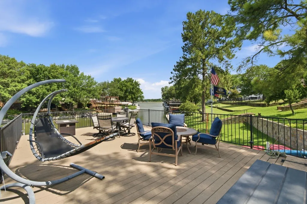 Single Family Residence For Sale in Tarrant County , 325 Driftwood Court, Azle, Texas 76020, 4 Bedroom, 4 Bathroom, 3 Garage spaces, 3,606 Sqft, built in 2002, mls#21307735, Real Estate Agent in Azle, Homes For Sale in Tarrant county, Homes For Sale in Azle, Realtor in Azle Texas, Real Estate Brokerage Independent Realty Texas, Luminita Cordes Realtor