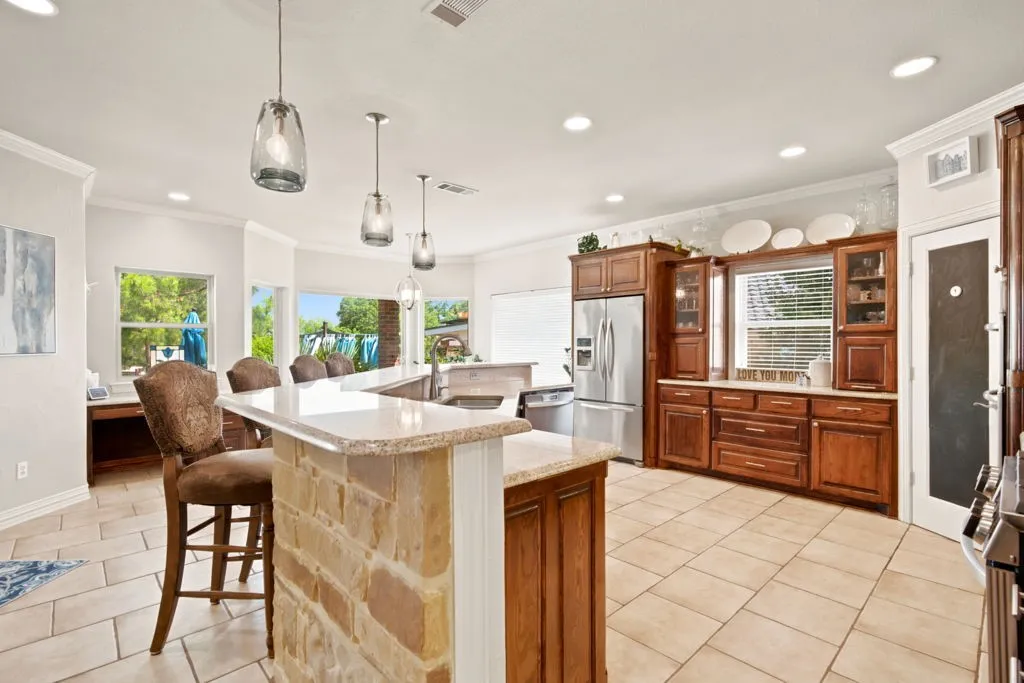 Single Family Residence For Sale in Tarrant County , 325 Driftwood Court, Azle, Texas 76020, 4 Bedroom, 4 Bathroom, 3 Garage spaces, 3,606 Sqft, built in 2002, mls#21307735, Real Estate Agent in Azle, Homes For Sale in Tarrant county, Homes For Sale in Azle, Realtor in Azle Texas, Real Estate Brokerage Independent Realty Texas, Luminita Cordes Realtor