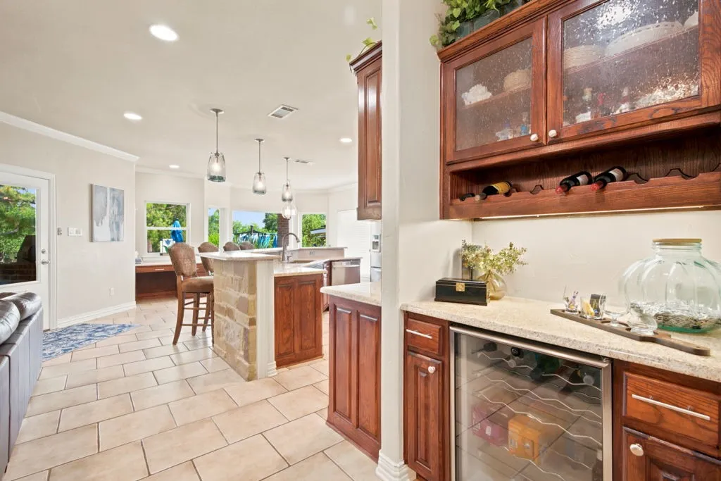 Single Family Residence For Sale in Tarrant County , 325 Driftwood Court, Azle, Texas 76020, 4 Bedroom, 4 Bathroom, 3 Garage spaces, 3,606 Sqft, built in 2002, mls#21307735, Real Estate Agent in Azle, Homes For Sale in Tarrant county, Homes For Sale in Azle, Realtor in Azle Texas, Real Estate Brokerage Independent Realty Texas, Luminita Cordes Realtor