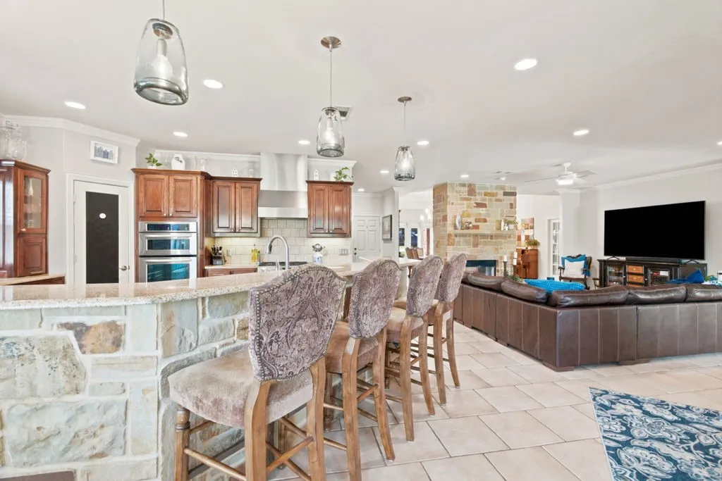 Single Family Residence For Sale in Tarrant County , 325 Driftwood Court, Azle, Texas 76020, 4 Bedroom, 4 Bathroom, 3 Garage spaces, 3,606 Sqft, built in 2002, mls#21307735, Real Estate Agent in Azle, Homes For Sale in Tarrant county, Homes For Sale in Azle, Realtor in Azle Texas, Real Estate Brokerage Independent Realty Texas, Luminita Cordes Realtor
