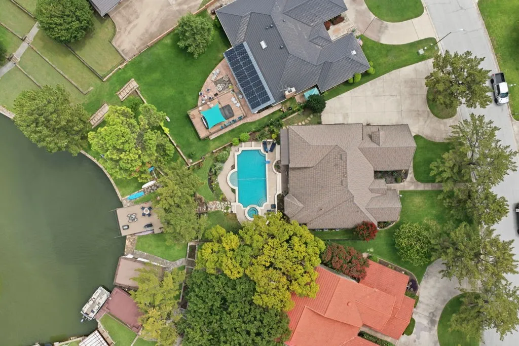 Single Family Residence For Sale in Tarrant County , 325 Driftwood Court, Azle, Texas 76020, 4 Bedroom, 4 Bathroom, 3 Garage spaces, 3,606 Sqft, built in 2002, mls#21307735, Real Estate Agent in Azle, Homes For Sale in Tarrant county, Homes For Sale in Azle, Realtor in Azle Texas, Real Estate Brokerage Independent Realty Texas, Luminita Cordes Realtor