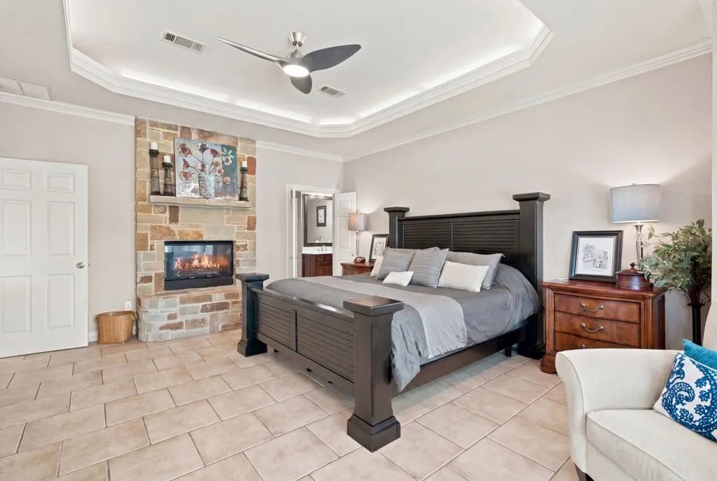 Single Family Residence For Sale in Tarrant County , 325 Driftwood Court, Azle, Texas 76020, 4 Bedroom, 4 Bathroom, 3 Garage spaces, 3,606 Sqft, built in 2002, mls#21307735, Real Estate Agent in Azle, Homes For Sale in Tarrant county, Homes For Sale in Azle, Realtor in Azle Texas, Real Estate Brokerage Independent Realty Texas, Luminita Cordes Realtor