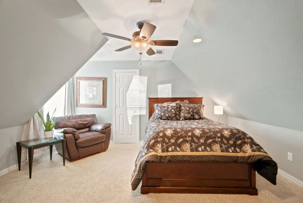 Single Family Residence For Sale in Tarrant County , 325 Driftwood Court, Azle, Texas 76020, 4 Bedroom, 4 Bathroom, 3 Garage spaces, 3,606 Sqft, built in 2002, mls#21307735, Real Estate Agent in Azle, Homes For Sale in Tarrant county, Homes For Sale in Azle, Realtor in Azle Texas, Real Estate Brokerage Independent Realty Texas, Luminita Cordes Realtor