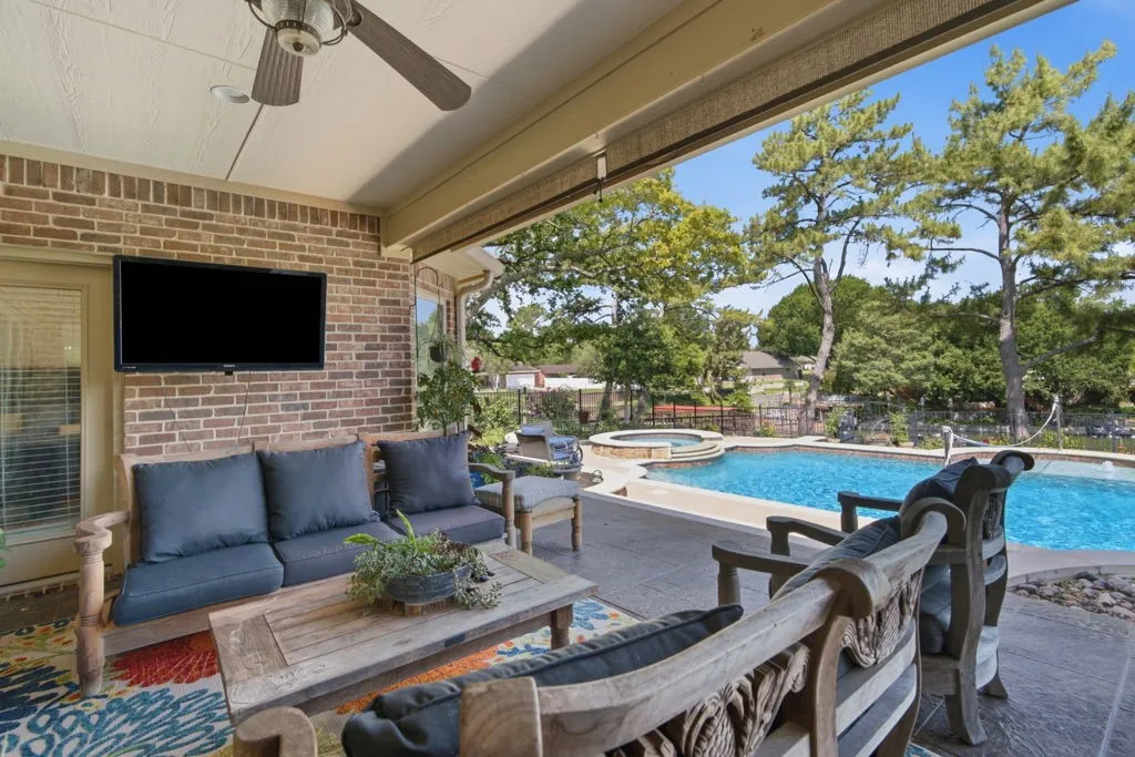 Single Family Residence For Sale in Tarrant County , 325 Driftwood Court, Azle, Texas 76020, 4 Bedroom, 4 Bathroom, 3 Garage spaces, 3,606 Sqft, built in 2002, mls#21307735, Real Estate Agent in Azle, Homes For Sale in Tarrant county, Homes For Sale in Azle, Realtor in Azle Texas, Real Estate Brokerage Independent Realty Texas, Luminita Cordes Realtor