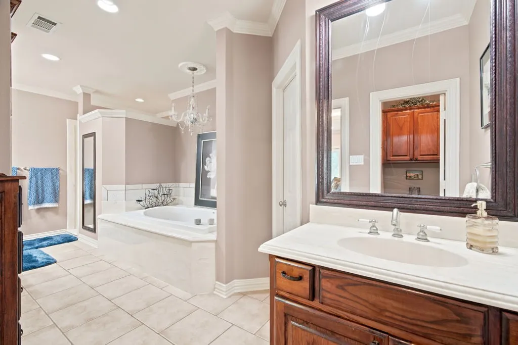 Single Family Residence For Sale in Tarrant County , 325 Driftwood Court, Azle, Texas 76020, 4 Bedroom, 4 Bathroom, 3 Garage spaces, 3,606 Sqft, built in 2002, mls#21307735, Real Estate Agent in Azle, Homes For Sale in Tarrant county, Homes For Sale in Azle, Realtor in Azle Texas, Real Estate Brokerage Independent Realty Texas, Luminita Cordes Realtor