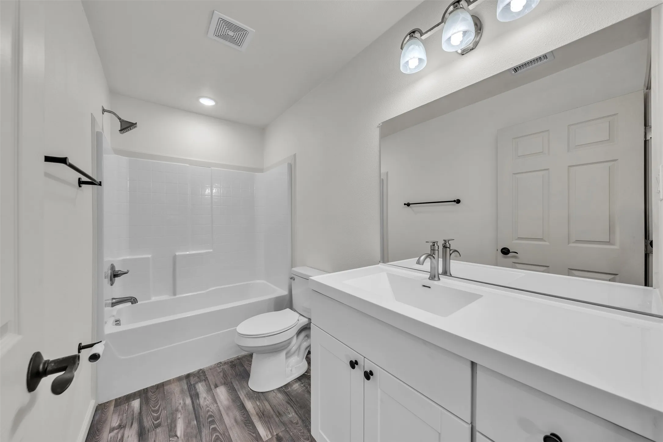 Single Family Residence For Sale in Tarrant County , 6410 Renwood Drive, Fort Worth, Texas 76140, 3 Bedroom, 2 Bathroom, Garage spaces, 1,400 Sqft, built in 1954, mls#21311797, Real Estate Agent in Fort Worth, Homes For Sale in Tarrant county, Homes For Sale in Fort Worth, Realtor in Fort Worth Texas, Real Estate Brokerage Independent Realty Texas, Luminita Cordes Realtor
