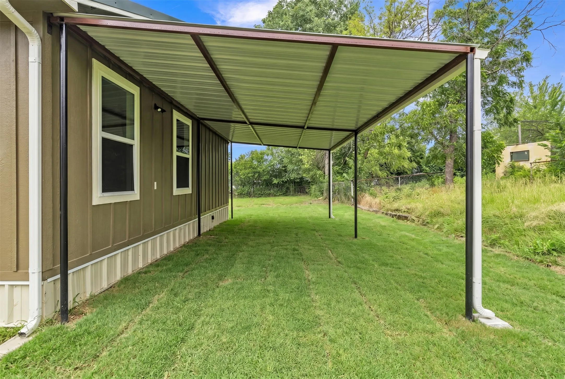 Single Family Residence For Sale in Tarrant County , 6410 Renwood Drive, Fort Worth, Texas 76140, 3 Bedroom, 2 Bathroom, Garage spaces, 1,400 Sqft, built in 1954, mls#21311797, Real Estate Agent in Fort Worth, Homes For Sale in Tarrant county, Homes For Sale in Fort Worth, Realtor in Fort Worth Texas, Real Estate Brokerage Independent Realty Texas, Luminita Cordes Realtor