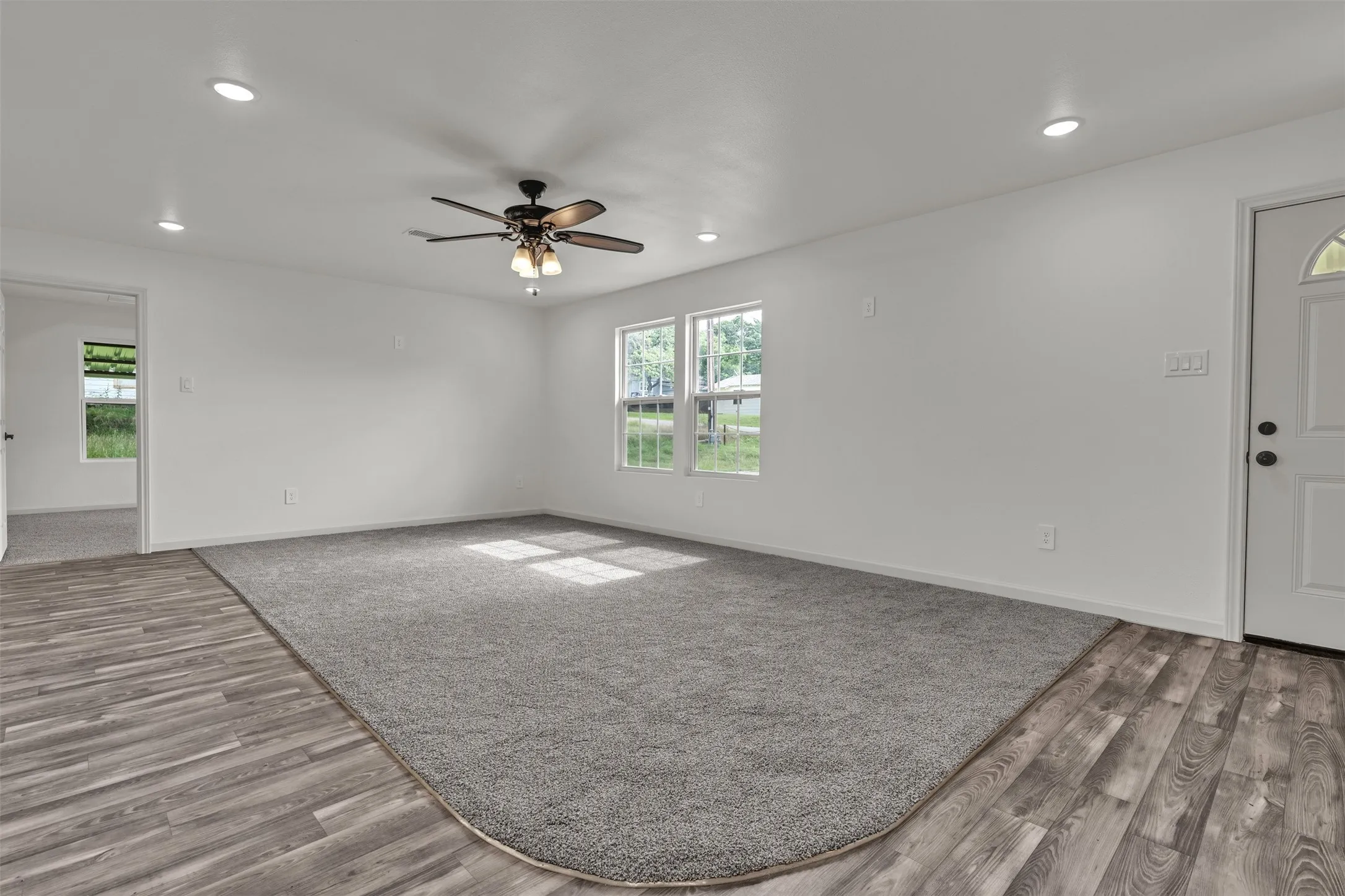 Single Family Residence For Sale in Tarrant County , 6410 Renwood Drive, Fort Worth, Texas 76140, 3 Bedroom, 2 Bathroom, Garage spaces, 1,400 Sqft, built in 1954, mls#21311797, Real Estate Agent in Fort Worth, Homes For Sale in Tarrant county, Homes For Sale in Fort Worth, Realtor in Fort Worth Texas, Real Estate Brokerage Independent Realty Texas, Luminita Cordes Realtor