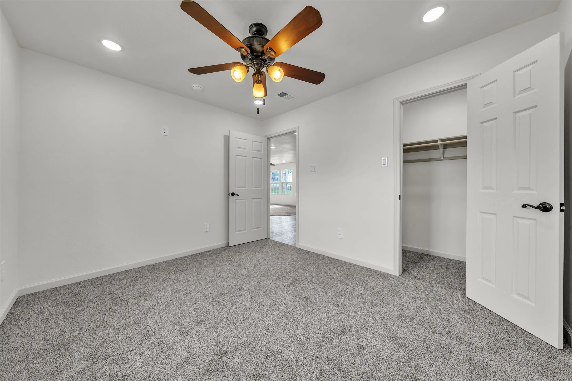 Single Family Residence For Sale in Tarrant County , 6410 Renwood Drive, Fort Worth, Texas 76140, 3 Bedroom, 2 Bathroom, Garage spaces, 1,400 Sqft, built in 1954, mls#21311797, Real Estate Agent in Fort Worth, Homes For Sale in Tarrant county, Homes For Sale in Fort Worth, Realtor in Fort Worth Texas, Real Estate Brokerage Independent Realty Texas, Luminita Cordes Realtor