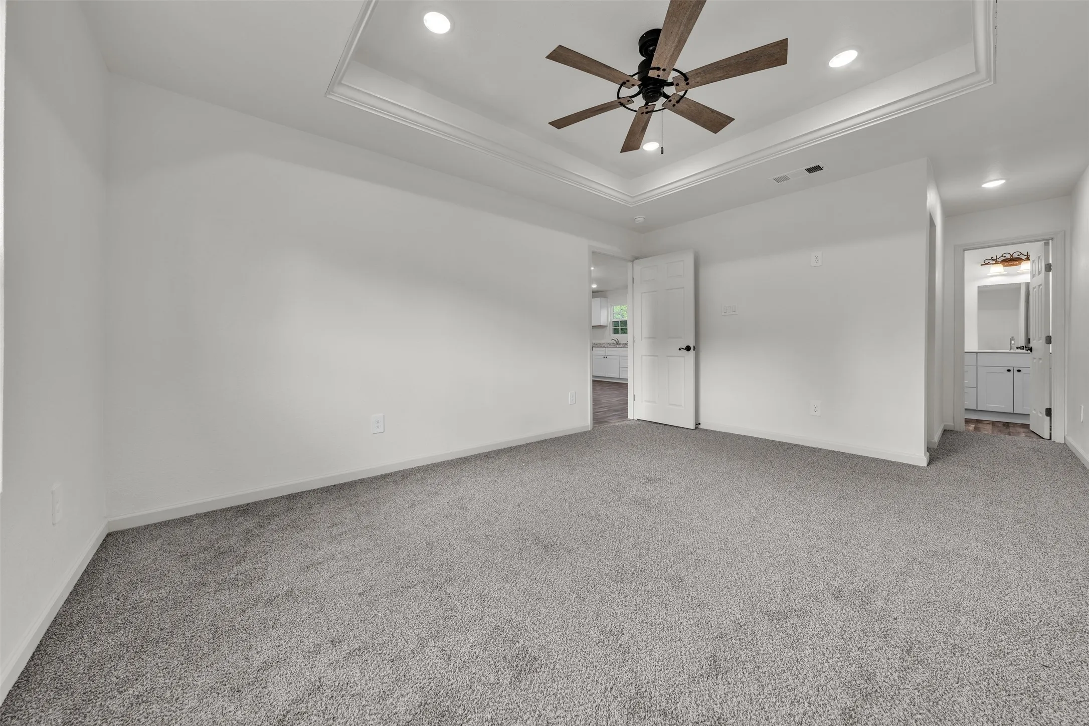 Single Family Residence For Sale in Tarrant County , 6410 Renwood Drive, Fort Worth, Texas 76140, 3 Bedroom, 2 Bathroom, Garage spaces, 1,400 Sqft, built in 1954, mls#21311797, Real Estate Agent in Fort Worth, Homes For Sale in Tarrant county, Homes For Sale in Fort Worth, Realtor in Fort Worth Texas, Real Estate Brokerage Independent Realty Texas, Luminita Cordes Realtor