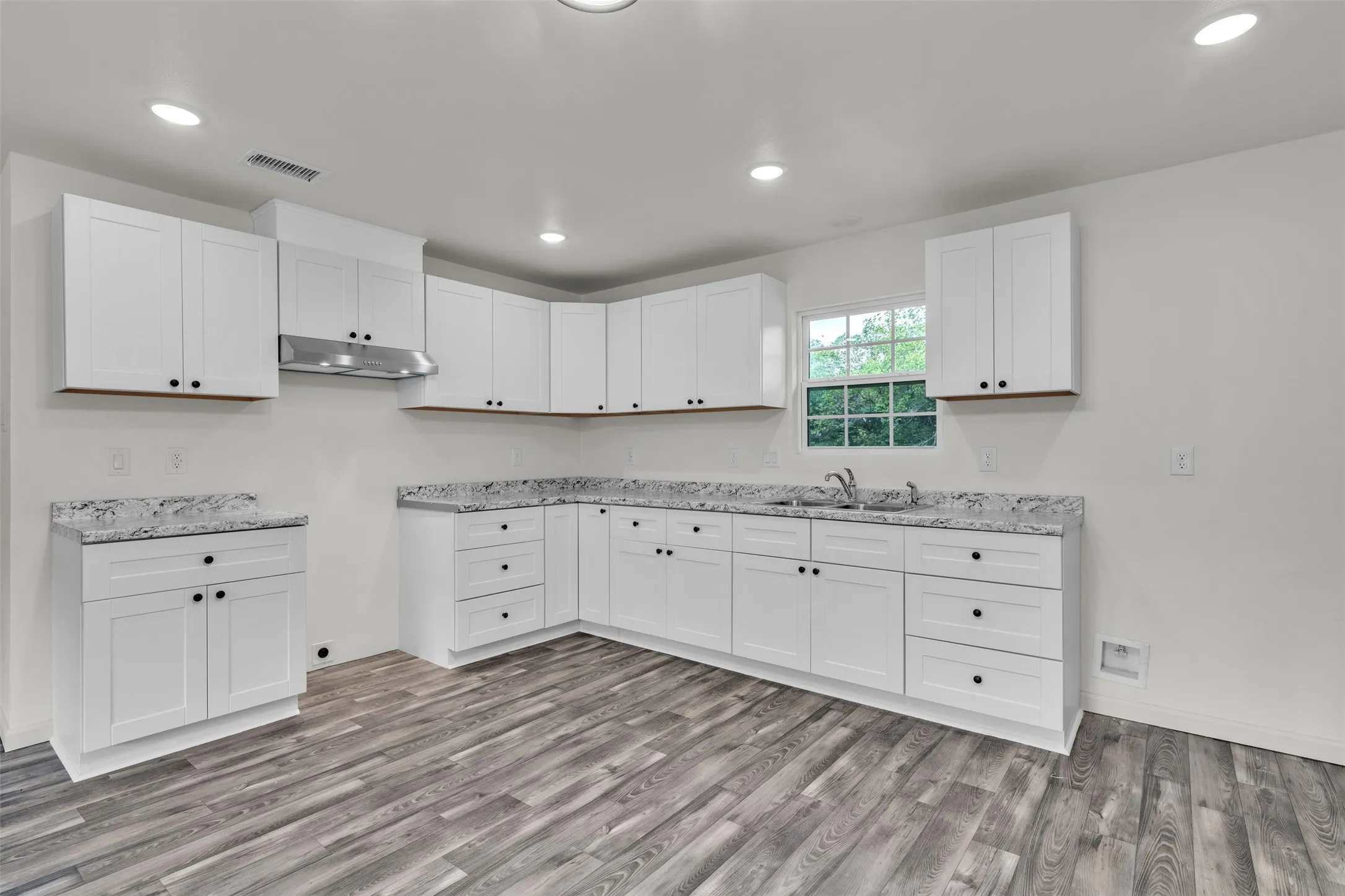 Single Family Residence For Sale in Tarrant County , 6410 Renwood Drive, Fort Worth, Texas 76140, 3 Bedroom, 2 Bathroom, Garage spaces, 1,400 Sqft, built in 1954, mls#21311797, Real Estate Agent in Fort Worth, Homes For Sale in Tarrant county, Homes For Sale in Fort Worth, Realtor in Fort Worth Texas, Real Estate Brokerage Independent Realty Texas, Luminita Cordes Realtor