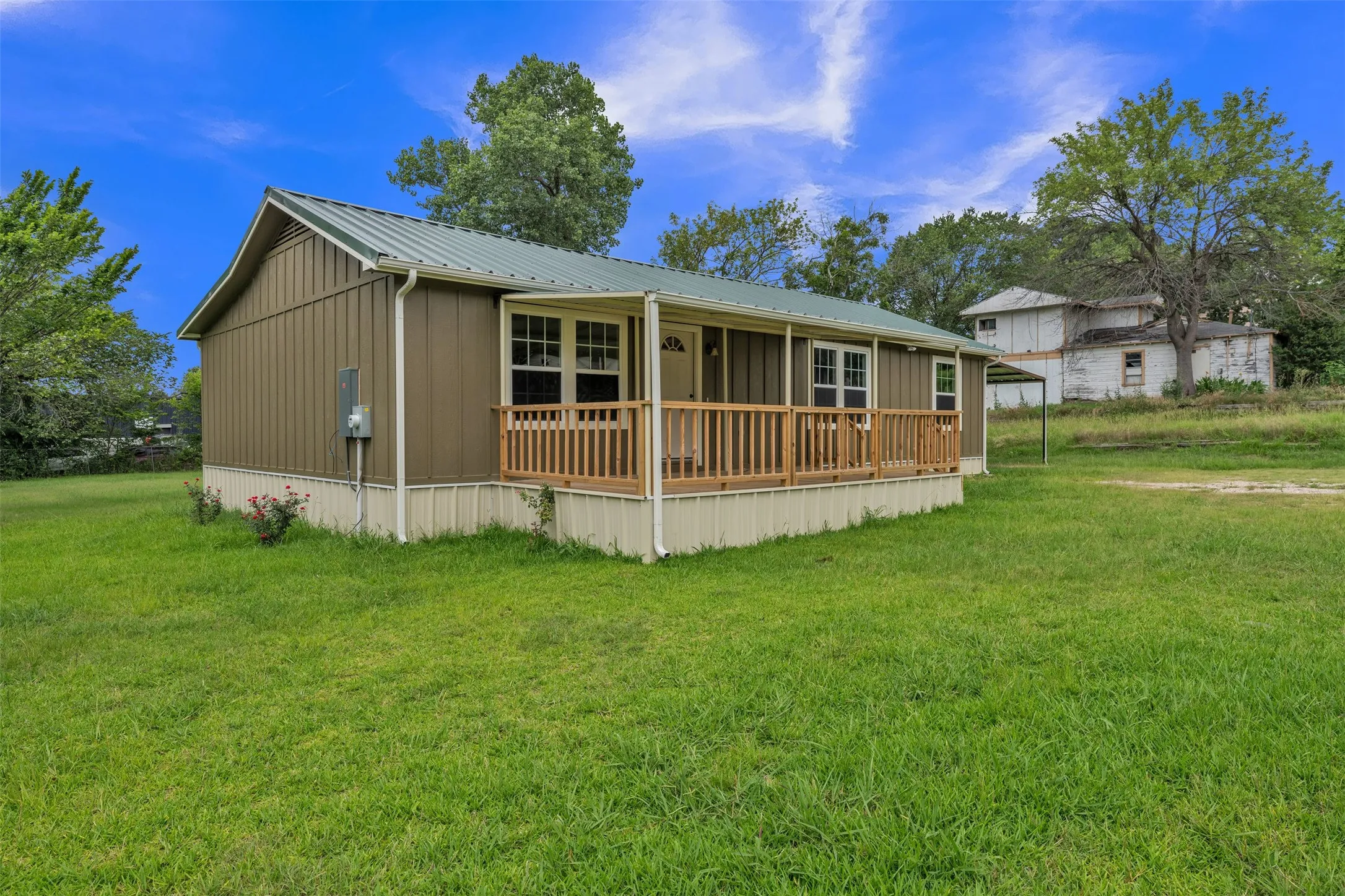 Single Family Residence For Sale in Tarrant County , 6410 Renwood Drive, Fort Worth, Texas 76140, 3 Bedroom, 2 Bathroom, Garage spaces, 1,400 Sqft, built in 1954, mls#21311797, Real Estate Agent in Fort Worth, Homes For Sale in Tarrant county, Homes For Sale in Fort Worth, Realtor in Fort Worth Texas, Real Estate Brokerage Independent Realty Texas, Luminita Cordes Realtor