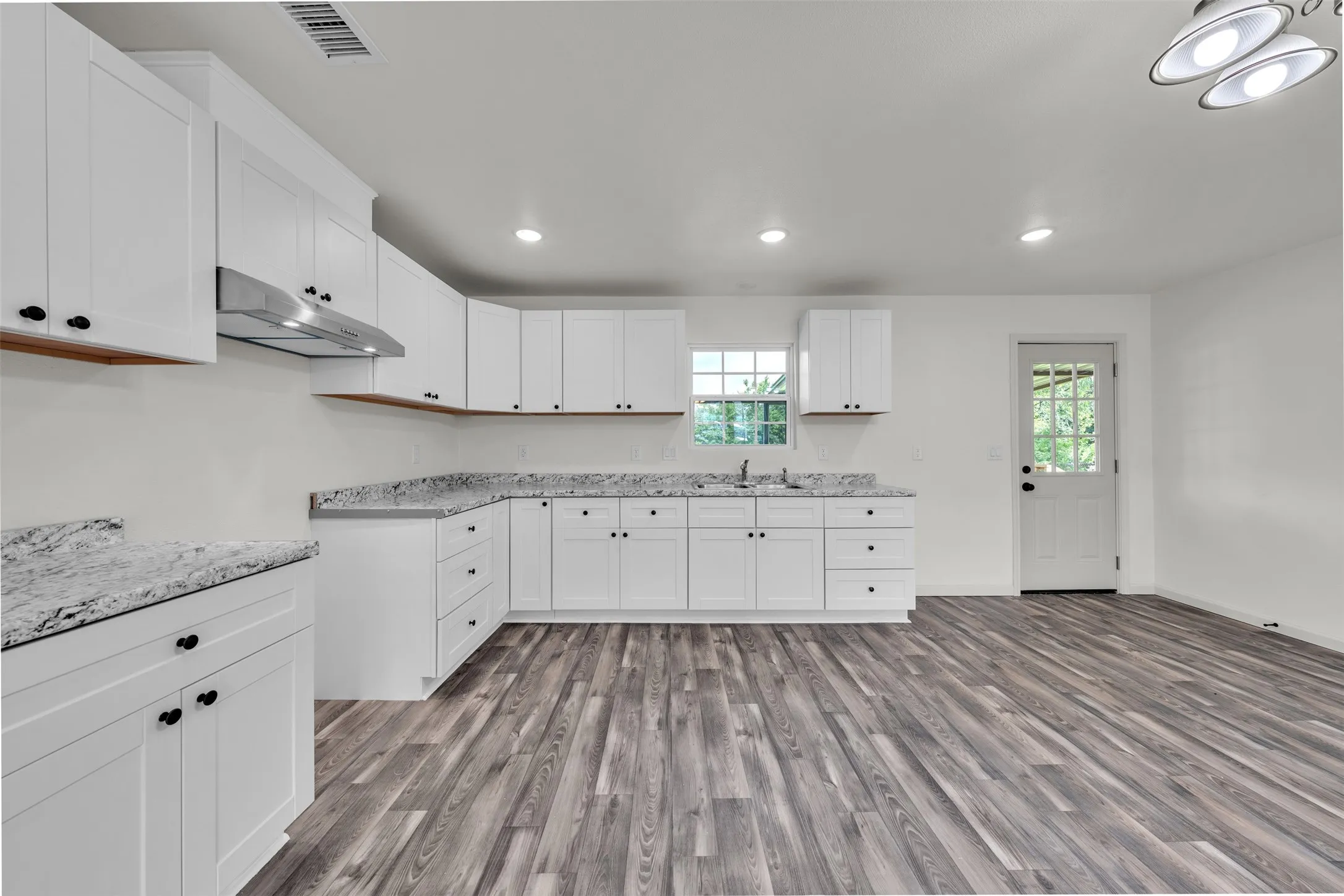 Single Family Residence For Sale in Tarrant County , 6410 Renwood Drive, Fort Worth, Texas 76140, 3 Bedroom, 2 Bathroom, Garage spaces, 1,400 Sqft, built in 1954, mls#21311797, Real Estate Agent in Fort Worth, Homes For Sale in Tarrant county, Homes For Sale in Fort Worth, Realtor in Fort Worth Texas, Real Estate Brokerage Independent Realty Texas, Luminita Cordes Realtor