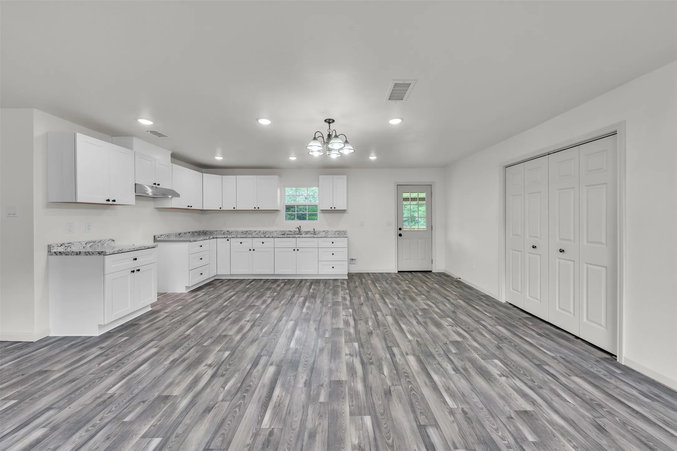Single Family Residence For Sale in Tarrant County , 6410 Renwood Drive, Fort Worth, Texas 76140, 3 Bedroom, 2 Bathroom, Garage spaces, 1,400 Sqft, built in 1954, mls#21311797, Real Estate Agent in Fort Worth, Homes For Sale in Tarrant county, Homes For Sale in Fort Worth, Realtor in Fort Worth Texas, Real Estate Brokerage Independent Realty Texas, Luminita Cordes Realtor